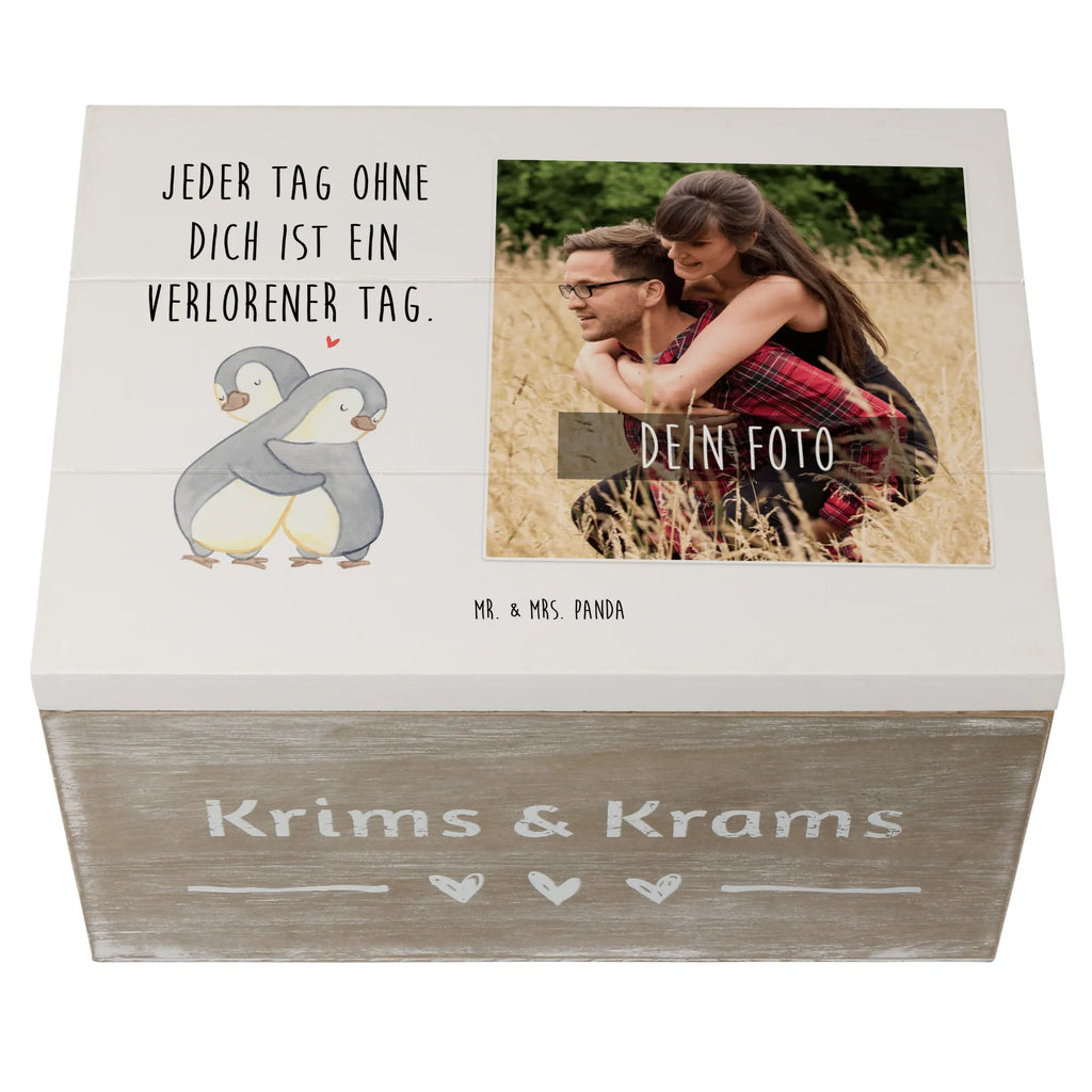 Personalisierte Foto Holzkiste Pinguine Kuscheln Personalisierte Foto Holzkiste, Liebe, Partner, Freund, Freundin, Ehemann, Ehefrau, Heiraten, Verlobung, Heiratsantrag, Liebesgeschenk, Jahrestag, Hocheitstag, Valentinstag, Geschenk für Frauen, Hochzeitstag, Mitbringsel, Geschenk für Freundin, Geschenk für Partner, Liebesbeweis, für Männer, für Ehemann