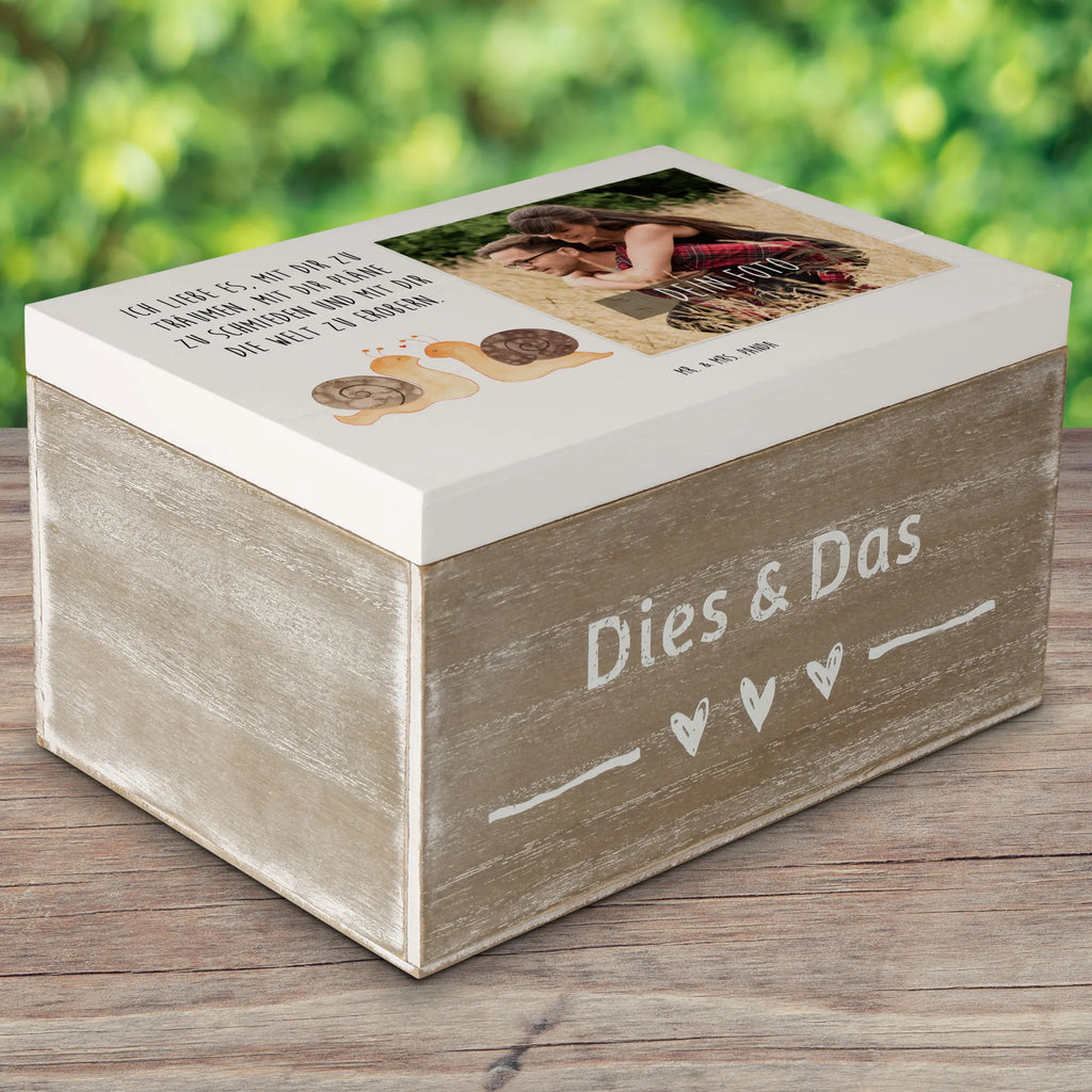 Personalisierte Foto Holzkiste Schnecken Liebe Personalisierte Foto Holzkiste, Liebe, Partner, Freund, Freundin, Ehemann, Ehefrau, Heiraten, Verlobung, Heiratsantrag, Liebesgeschenk, Jahrestag, Hocheitstag