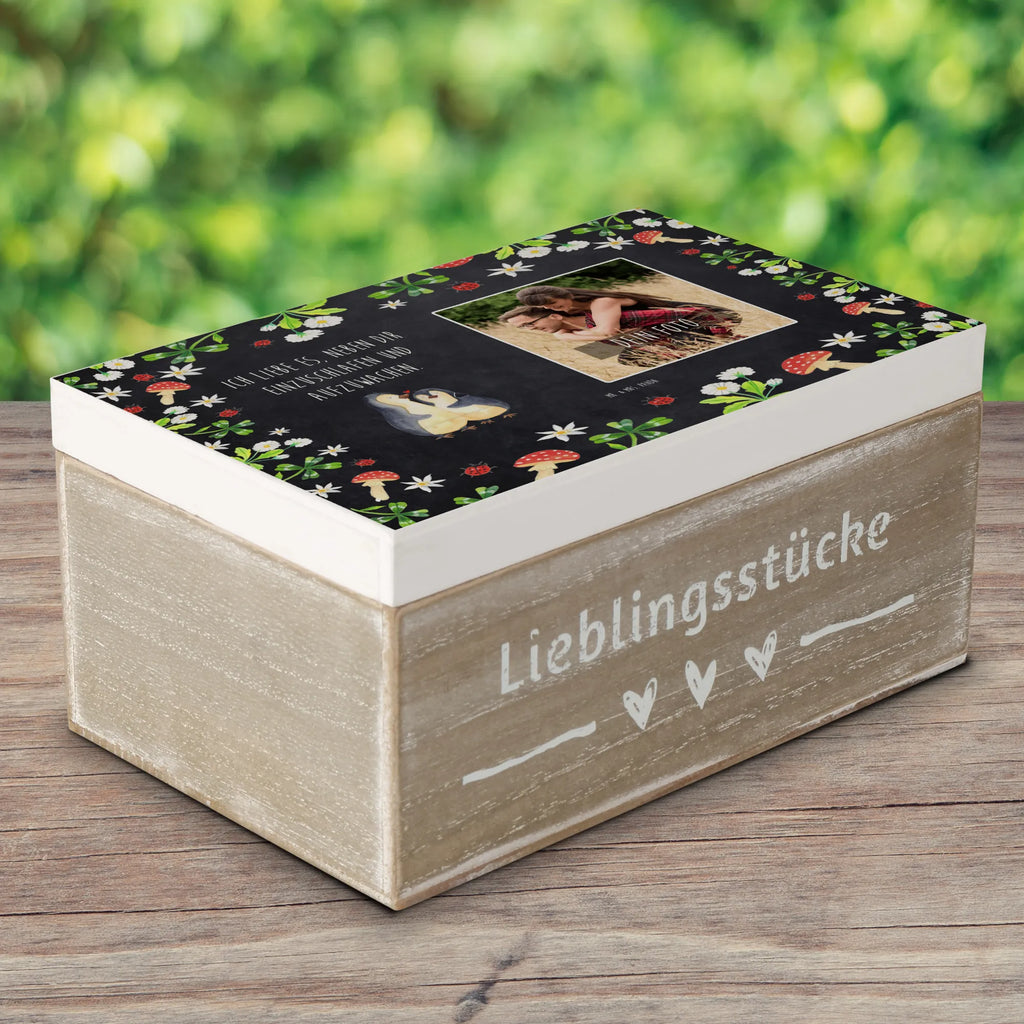 Personalisierte Foto Holzkiste Pinguine Einschlafen Personalisierte Foto Holzkiste, Liebe, Partner, Freund, Freundin, Ehemann, Ehefrau, Heiraten, Verlobung, Heiratsantrag, Liebesgeschenk, Jahrestag, Hocheitstag, Valentinstag, Geschenk für Frauen, Hochzeitstag, Mitbringsel, Geschenk für Freundin, Geschenk für Partner, Liebesbeweis, für Männer, für Ehemann