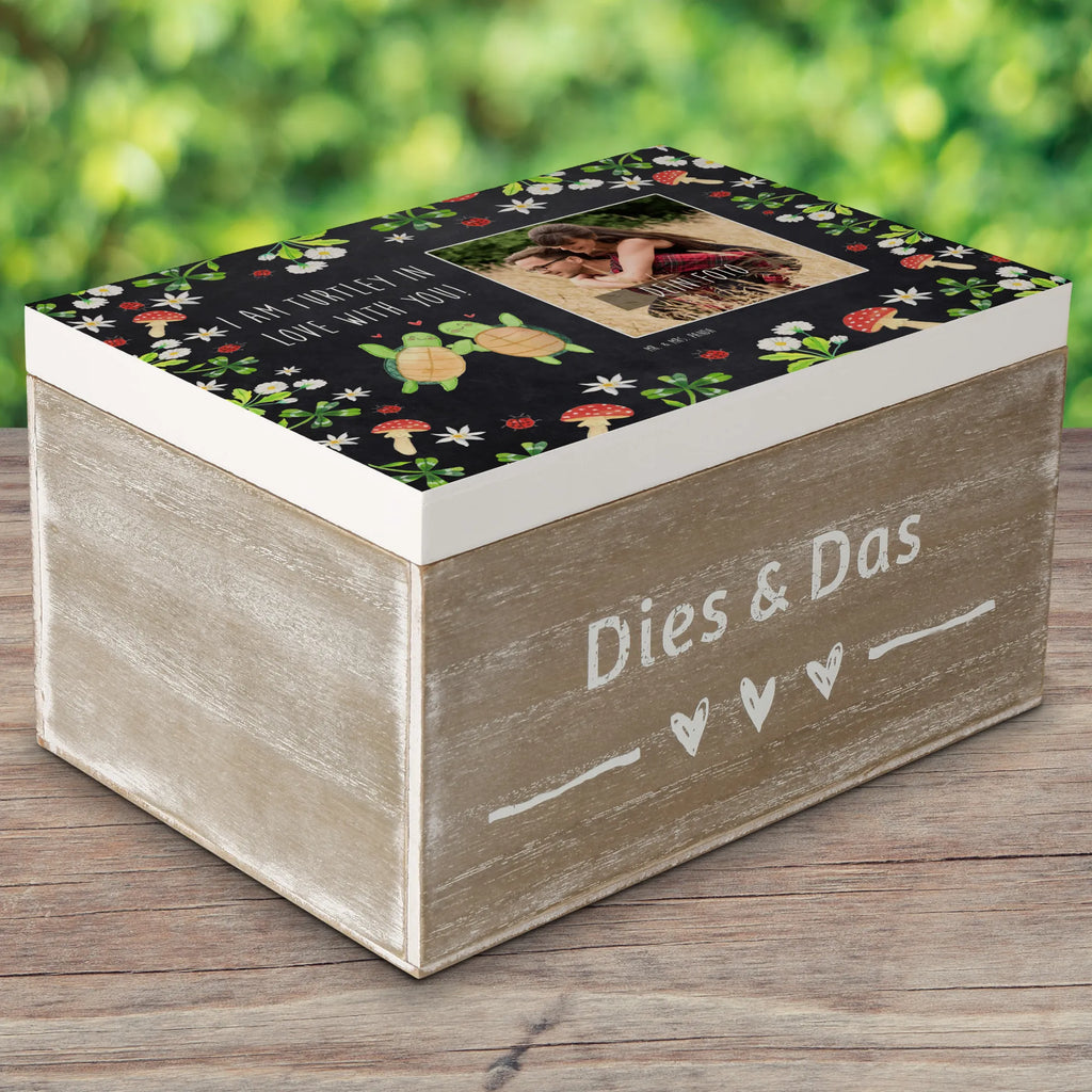 Personalisierte Foto Holzkiste Schildkröten Paar Personalisierte Foto Holzkiste, Liebe, Partner, Freund, Freundin, Ehemann, Ehefrau, Heiraten, Verlobung, Heiratsantrag, Liebesgeschenk, Jahrestag, Hocheitstag, Valentinstag, Geschenk für Frauen, Hochzeitstag, Mitbringsel, Geschenk für Freundin, Geschenk für Partner, Liebesbeweis, für Männer, für Ehemann