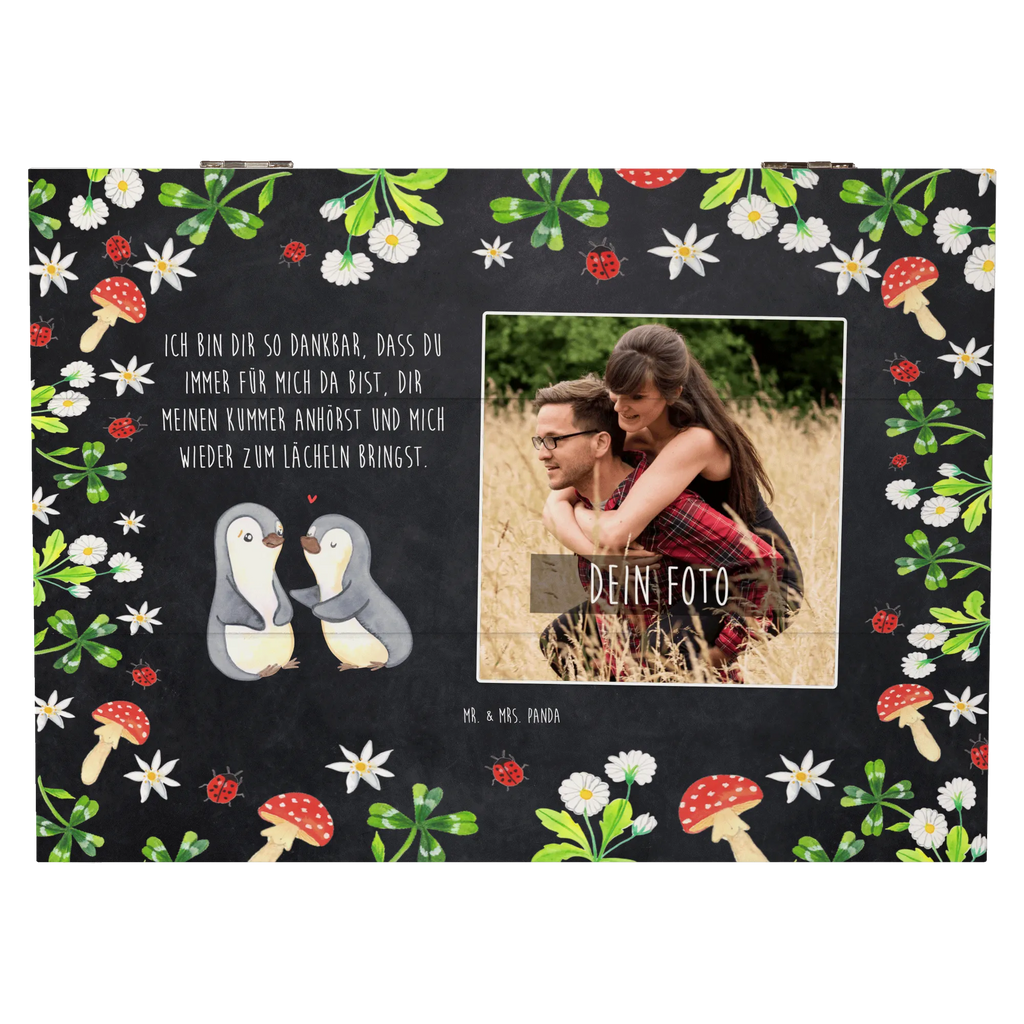 Personalisierte Foto Holzkiste Pinguine trösten Personalisierte Foto Holzkiste, Liebe, Partner, Freund, Freundin, Ehemann, Ehefrau, Heiraten, Verlobung, Heiratsantrag, Liebesgeschenk, Jahrestag, Hocheitstag, Valentinstag, Geschenk für Frauen, Hochzeitstag, Mitbringsel, Geschenk für Freundin, Geschenk für Partner, Liebesbeweis, für Männer, für Ehemann