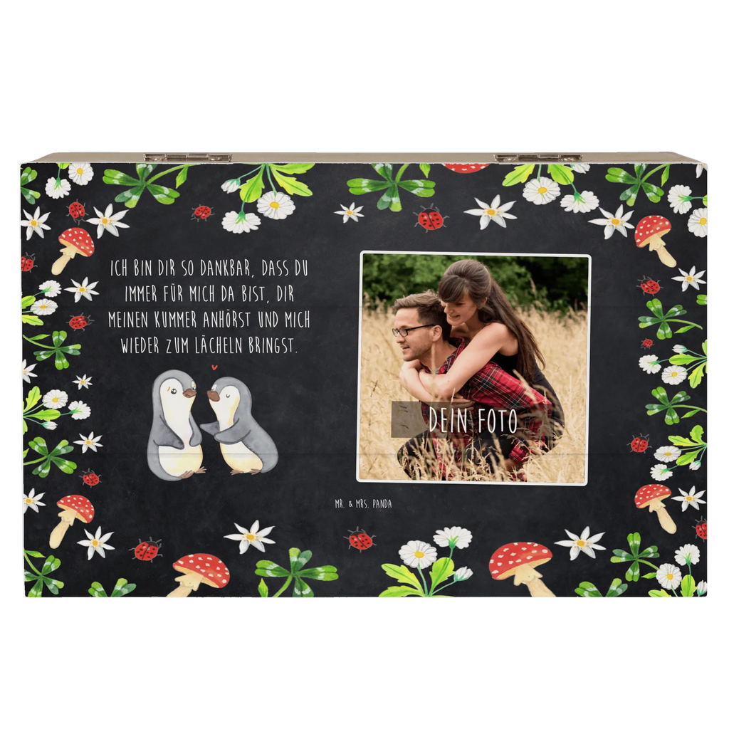 Personalisierte Foto Holzkiste Pinguine trösten Personalisierte Foto Holzkiste, Liebe, Partner, Freund, Freundin, Ehemann, Ehefrau, Heiraten, Verlobung, Heiratsantrag, Liebesgeschenk, Jahrestag, Hocheitstag, Valentinstag, Geschenk für Frauen, Hochzeitstag, Mitbringsel, Geschenk für Freundin, Geschenk für Partner, Liebesbeweis, für Männer, für Ehemann