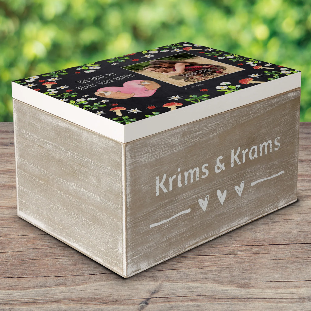 Personalisierte Foto Holzkiste Faultiere Herz Personalisierte Foto Holzkiste, Liebe, Partner, Freund, Freundin, Ehemann, Ehefrau, Heiraten, Verlobung, Heiratsantrag, Liebesgeschenk, Jahrestag, Hocheitstag, Valentinstag, Geschenk für Frauen, Hochzeitstag, Mitbringsel, Geschenk für Freundin, Geschenk für Partner, Liebesbeweis, für Männer, für Ehemann