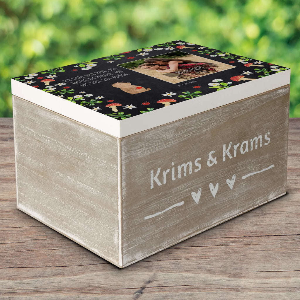 Personalisierte Foto Holzkiste Bär Morgenkaffee Personalisierte Foto Holzkiste, Liebe, Partner, Freund, Freundin, Ehemann, Ehefrau, Heiraten, Verlobung, Heiratsantrag, Liebesgeschenk, Jahrestag, Hocheitstag, Valentinstag, Geschenk für Frauen, Hochzeitstag, Mitbringsel, Geschenk für Freundin, Geschenk für Partner, Liebesbeweis, für Männer, für Ehemann