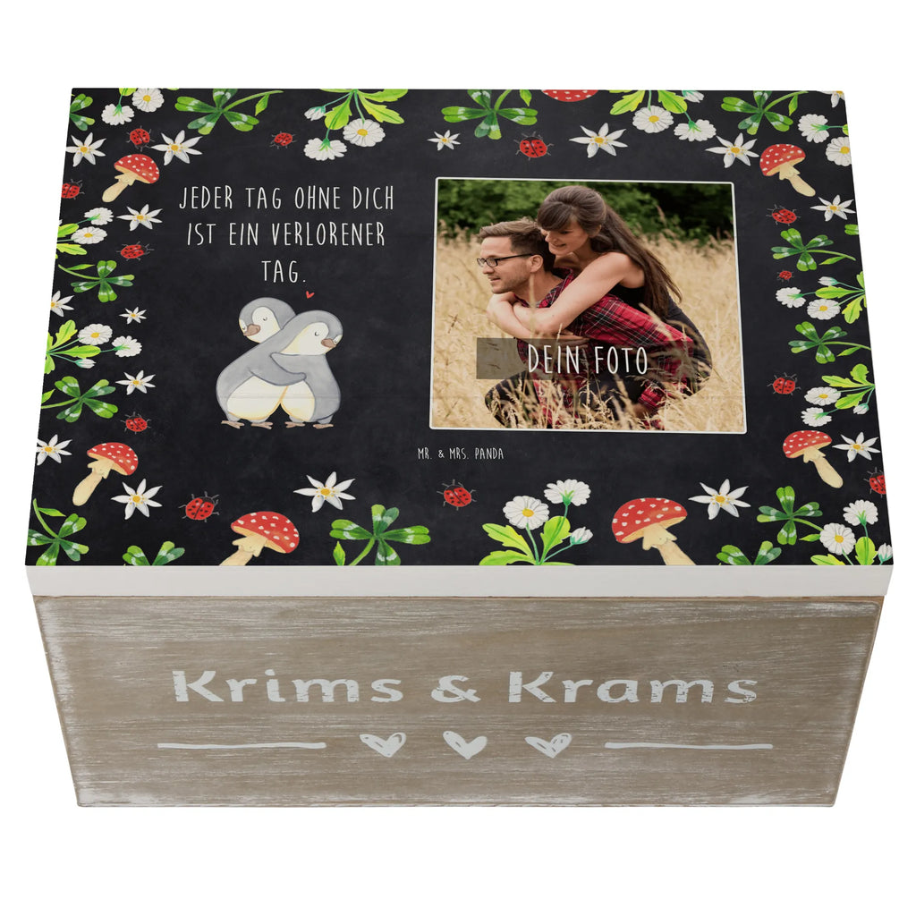 Personalisierte Foto Holzkiste Pinguine Kuscheln Personalisierte Foto Holzkiste, Liebe, Partner, Freund, Freundin, Ehemann, Ehefrau, Heiraten, Verlobung, Heiratsantrag, Liebesgeschenk, Jahrestag, Hocheitstag, Valentinstag, Geschenk für Frauen, Hochzeitstag, Mitbringsel, Geschenk für Freundin, Geschenk für Partner, Liebesbeweis, für Männer, für Ehemann