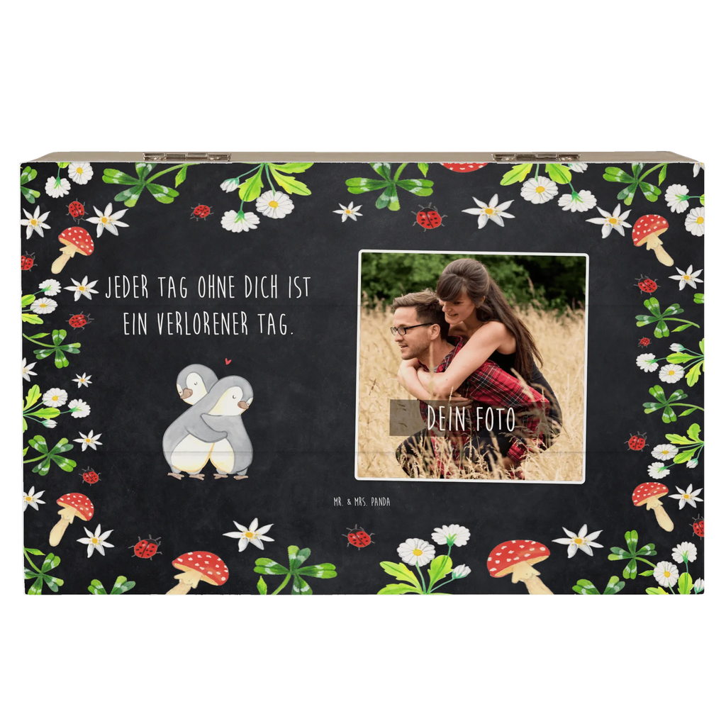 Personalisierte Foto Holzkiste Pinguine Kuscheln Personalisierte Foto Holzkiste, Liebe, Partner, Freund, Freundin, Ehemann, Ehefrau, Heiraten, Verlobung, Heiratsantrag, Liebesgeschenk, Jahrestag, Hocheitstag, Valentinstag, Geschenk für Frauen, Hochzeitstag, Mitbringsel, Geschenk für Freundin, Geschenk für Partner, Liebesbeweis, für Männer, für Ehemann