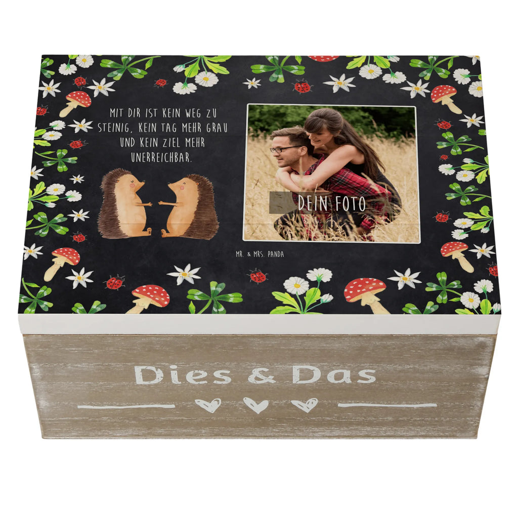 Personalisierte Foto Holzkiste Igel Liebe Personalisierte Foto Holzkiste, Liebe, Partner, Freund, Freundin, Ehemann, Ehefrau, Heiraten, Verlobung, Heiratsantrag, Liebesgeschenk, Jahrestag, Hocheitstag, Verliebt, Verlobt, Verheiratet, Geschenk, Liebesbeweis, Hochzeitstag, Hochzeit, Igel