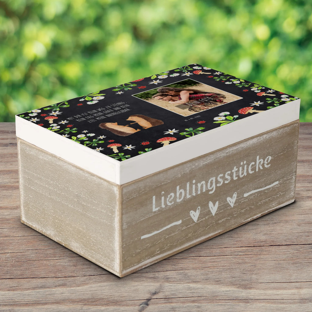 Personalisierte Foto Holzkiste Igel Liebe Personalisierte Foto Holzkiste, Liebe, Partner, Freund, Freundin, Ehemann, Ehefrau, Heiraten, Verlobung, Heiratsantrag, Liebesgeschenk, Jahrestag, Hocheitstag, Verliebt, Verlobt, Verheiratet, Geschenk, Liebesbeweis, Hochzeitstag, Hochzeit, Igel