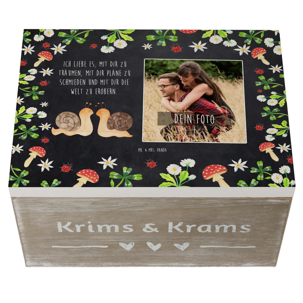 Personalisierte Foto Holzkiste Schnecken Liebe Personalisierte Foto Holzkiste, Liebe, Partner, Freund, Freundin, Ehemann, Ehefrau, Heiraten, Verlobung, Heiratsantrag, Liebesgeschenk, Jahrestag, Hocheitstag