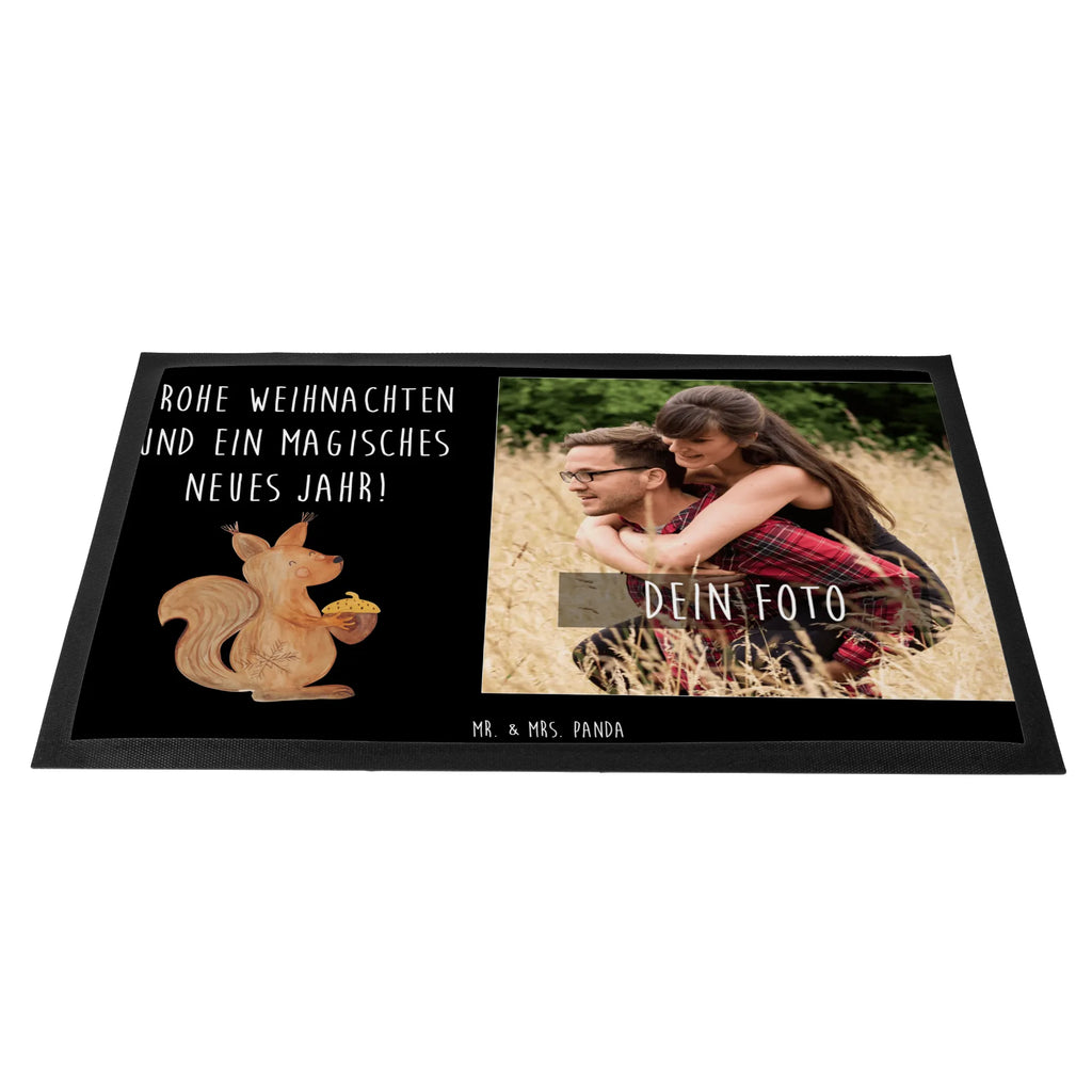 Personalisierte Foto Fußmatte Eichhörnchen Weihnachten Personalisierte Foto Fußmatte, Winter, Weihnachten, Weihnachtsdeko, Nikolaus, Advent, Heiligabend, Wintermotiv, Frohe Weihnachten, Frohes neues Jahr, Guten Rutsch, Weihnachtsmotiv, Weihnachtsgruß, Neujahr, Vogel