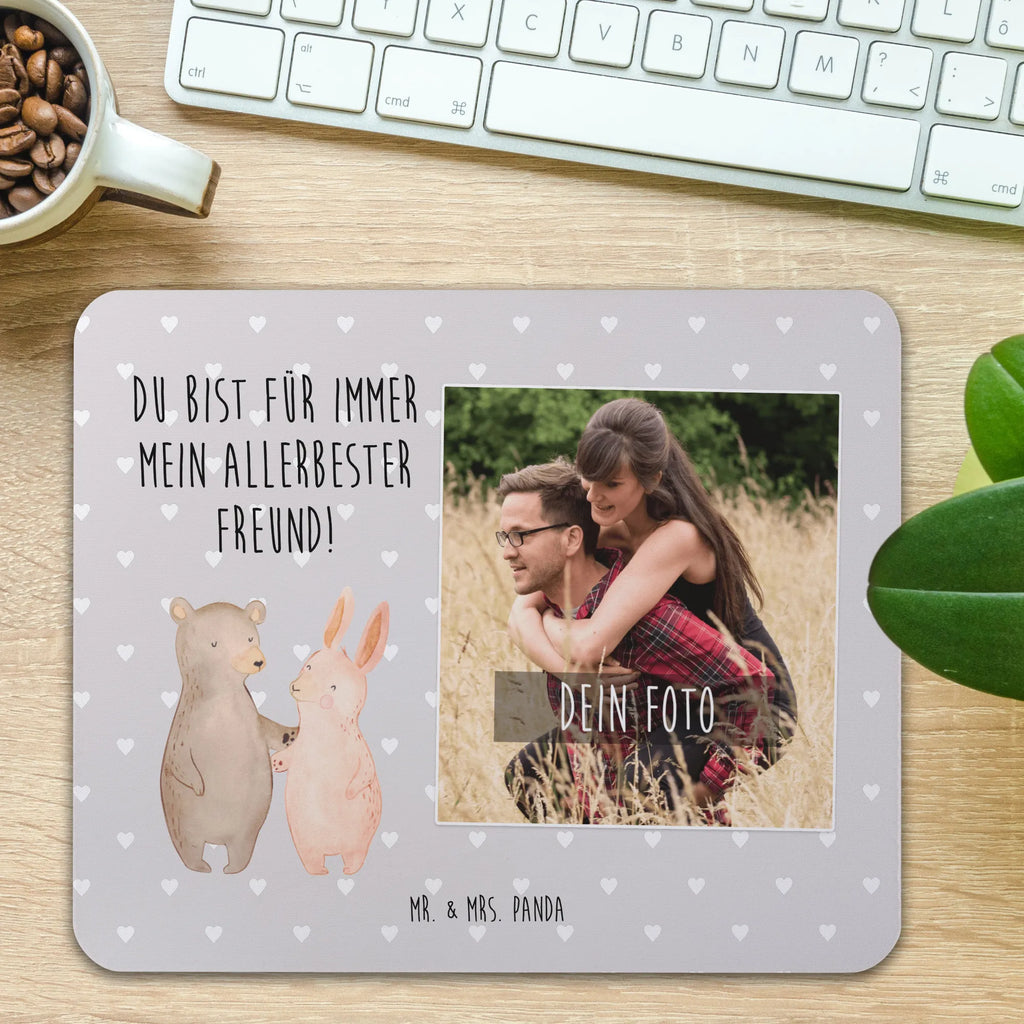 Personalisiertes Foto Mauspad Bär und Hase Umarmen Personalisiertes Foto Mauspad, Liebe, Partner, Freund, Freundin, Ehemann, Ehefrau, Heiraten, Verlobung, Heiratsantrag, Liebesgeschenk, Jahrestag, Hocheitstag, Freunde, bester Freund, Hase, Bär, Bärchen, best friends