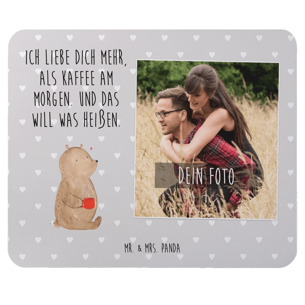 Personalisiertes Foto Mauspad Bär Morgenkaffee Personalisiertes Foto Mauspad, Liebe, Partner, Freund, Freundin, Ehemann, Ehefrau, Heiraten, Verlobung, Heiratsantrag, Liebesgeschenk, Jahrestag, Hocheitstag, Valentinstag, Geschenk für Frauen, Hochzeitstag, Mitbringsel, Geschenk für Freundin, Geschenk für Partner, Liebesbeweis, für Männer, für Ehemann