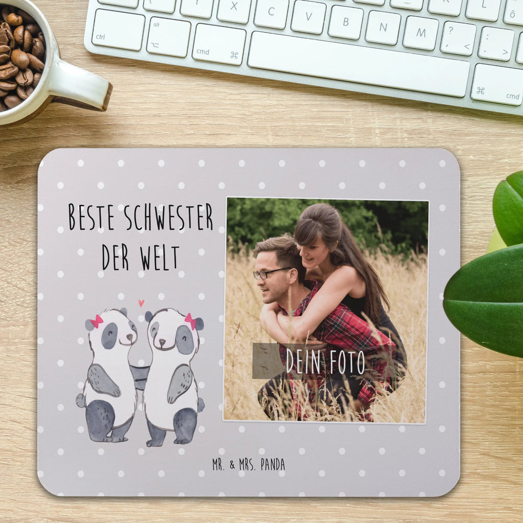 Personalisiertes Foto Mauspad Panda Beste Schwester der Welt Personalisiertes Foto Mauspad, für, Dankeschön, Geschenk, Schenken, Geburtstag, Geburtstagsgeschenk, Geschenkidee, Danke, Bedanken, Mitbringsel, Freude machen, Geschenktipp, Schwestern, Schwester, Geschwister, Schwesterherz, Sister, Familie, Kleinigkeit, Beste, Tochter, Liebe, Kinder