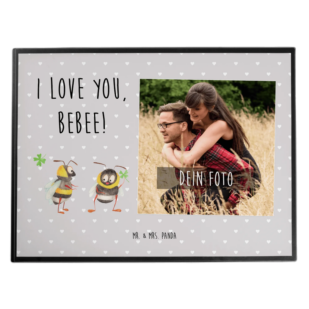 Personalisierte Foto Schreibtischunterlage Bienen Paar Personalisierte Foto Schreibtischunterlage, Liebe, Partner, Freund, Freundin, Ehemann, Ehefrau, Heiraten, Verlobung, Heiratsantrag, Liebesgeschenk, Jahrestag, Hocheitstag, Valentinstag, Geschenk für Frauen, Hochzeitstag, Mitbringsel, Geschenk für Freundin, Geschenk für Partner, Liebesbeweis, für Männer, für Ehemann, Schildkröten, verliebte Schildkröten