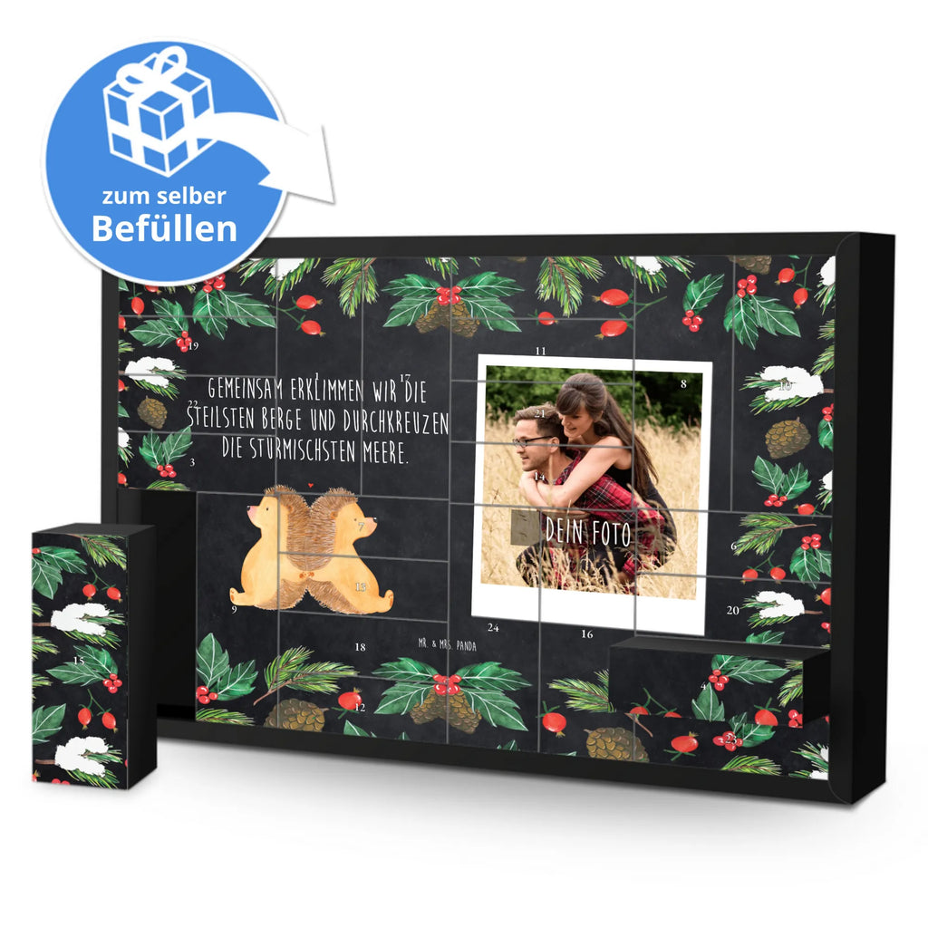 Personalisierter Befüllbarer Foto Adventskalender Igel händchenhaltend Personalisierter Befüllbarer Foto Adventskalender, Liebe, Partner, Freund, Freundin, Ehemann, Ehefrau, Heiraten, Verlobung, Heiratsantrag, Liebesgeschenk, Jahrestag, Hocheitstag, Igel, Igelliebe, Hand in Hand, Liebesbeweis, große Liebe, Liebesbotschaft, Hochzeit, Lieblingsmensch, Gemeinsamkeit, Love, Geschenk für zwei