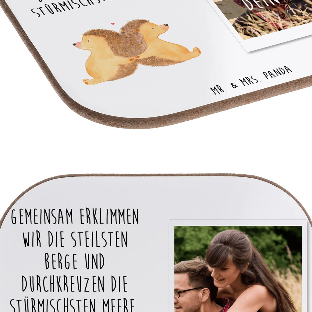 Personalisierter Foto Untersetzer Igel händchenhaltend Personalisierter Foto Untersetzer, Liebe, Partner, Freund, Freundin, Ehemann, Ehefrau, Heiraten, Verlobung, Heiratsantrag, Liebesgeschenk, Jahrestag, Hocheitstag, Igel, Igelliebe, Hand in Hand, Liebesbeweis, große Liebe, Liebesbotschaft, Hochzeit, Lieblingsmensch, Gemeinsamkeit, Love, Geschenk für zwei