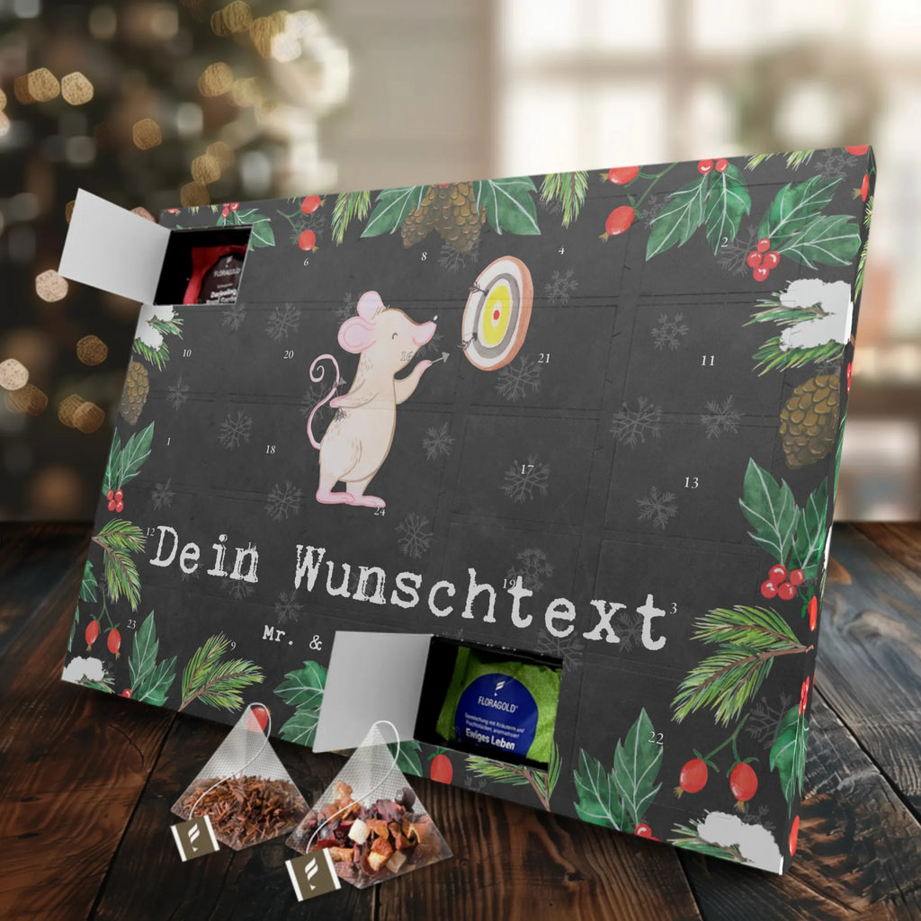 Personalisierter Tee Adventskalender Maus Dart spielen Personalisierter Tee Adventskalender, Geschenk, Sport, Sportart, Hobby, Schenken, Danke, Dankeschön, Auszeichnung, Gewinn, Sportler, Dart spielen, Darten, Darts, Dart Turnier