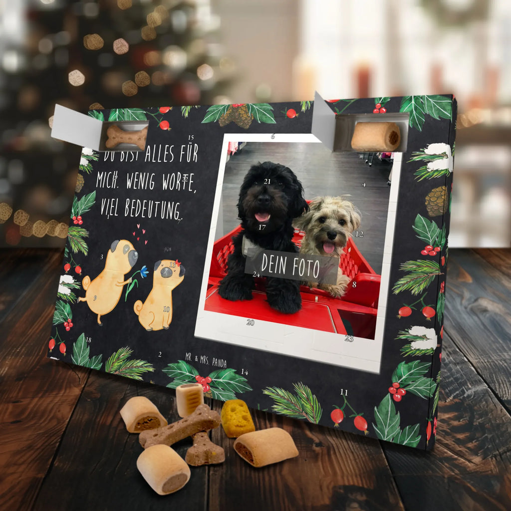 Personalisierter Hunde Foto Adventskalender Mops Verliebt Personalisierter Hunde Foto Adventskalender, Hund, Hundemotiv, Haustier, Hunderasse, Tierliebhaber, Hundebesitzer, Sprüche, Mops, Möpse, Hundeliebe, verliebt, Liebe, Liebesspruch. Verlobt, Geschenk Freund, Partner