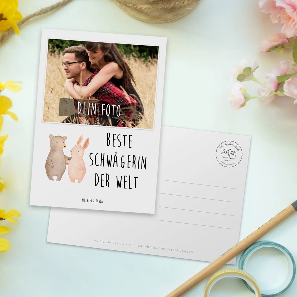 Personalisierte Foto Postkarte Hase Beste Schwägerin der Welt Personalisierte Foto Postkarte, für, Dankeschön, Geschenk, Schenken, Geburtstag, Geburtstagsgeschenk, Geschenkidee, Danke, Bedanken, Mitbringsel, Freude machen, Geschenktipp, Schwägerin, Schwähgerin, Schwippschwägerin, Familie, Verwandtschaft, angeheiratet, Frau, Ehemann, Schwester, Ehefrau, Bruder, Partner