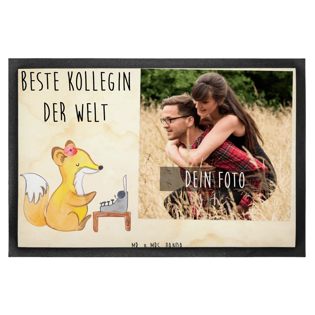 Personalisierte Foto Fußmatte Fuchs Beste Kollegin der Welt Personalisierte Foto Fußmatte, für, Dankeschön, Geschenk, Schenken, Geburtstag, Geburtstagsgeschenk, Geschenkidee, Danke, Bedanken, Mitbringsel, Freude machen, Geschenktipp, Arbeitskollegin, Kollegin, Freundin, Büro, Abschiedsgeschenk, Ruhestand, Arbeit, Mitarbeiterin, Berufsgenossin, Beruf