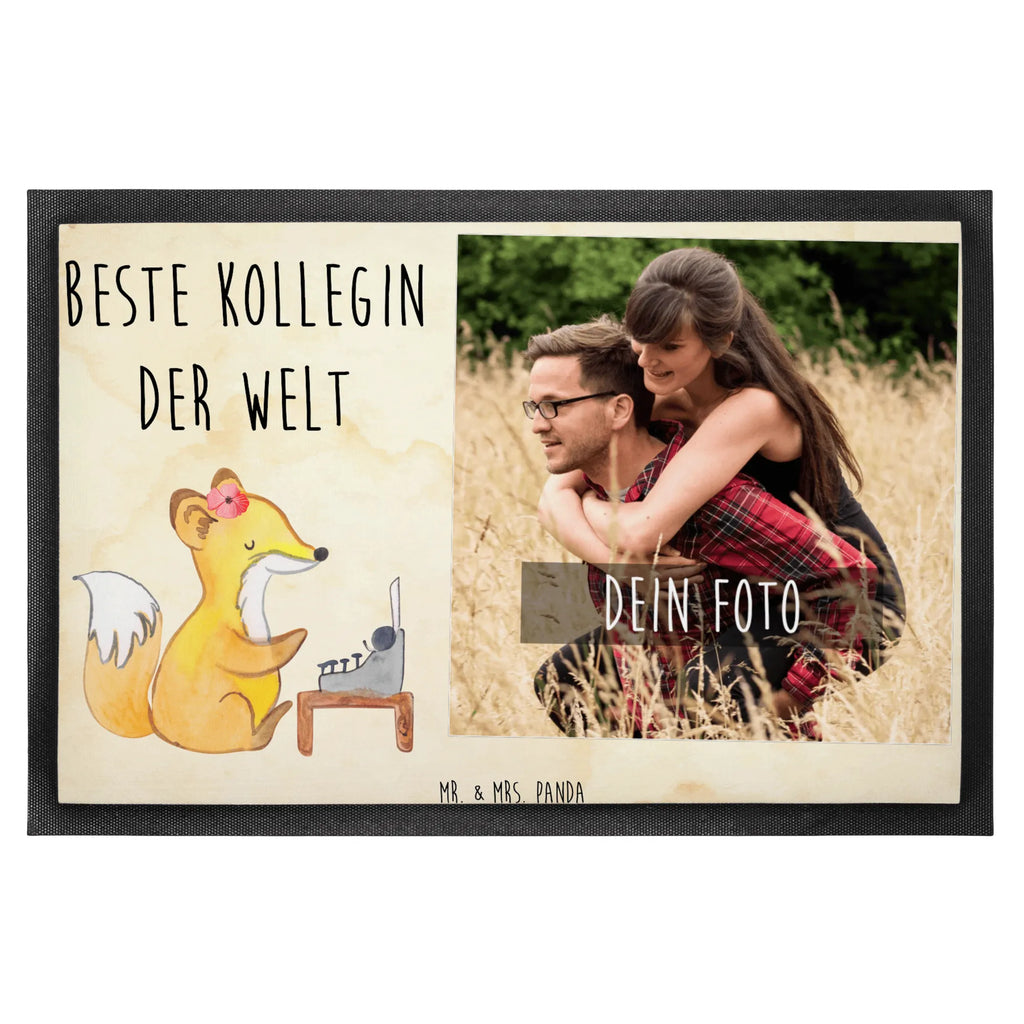 Personalisierte Foto Fußmatte Fuchs Beste Kollegin der Welt Personalisierte Foto Fußmatte, für, Dankeschön, Geschenk, Schenken, Geburtstag, Geburtstagsgeschenk, Geschenkidee, Danke, Bedanken, Mitbringsel, Freude machen, Geschenktipp, Arbeitskollegin, Kollegin, Freundin, Büro, Abschiedsgeschenk, Ruhestand, Arbeit, Mitarbeiterin, Berufsgenossin, Beruf