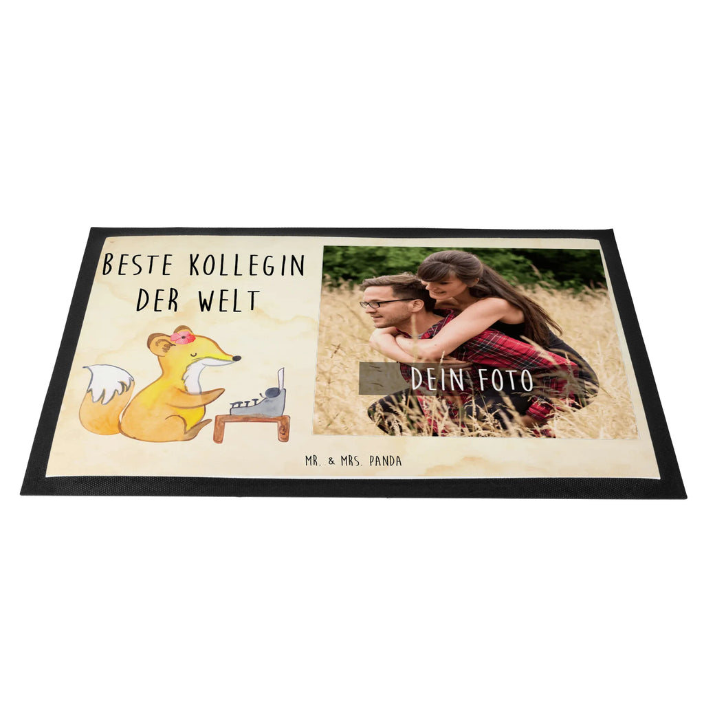 Personalisierte Foto Fußmatte Fuchs Beste Kollegin der Welt Personalisierte Foto Fußmatte, für, Dankeschön, Geschenk, Schenken, Geburtstag, Geburtstagsgeschenk, Geschenkidee, Danke, Bedanken, Mitbringsel, Freude machen, Geschenktipp, Arbeitskollegin, Kollegin, Freundin, Büro, Abschiedsgeschenk, Ruhestand, Arbeit, Mitarbeiterin, Berufsgenossin, Beruf