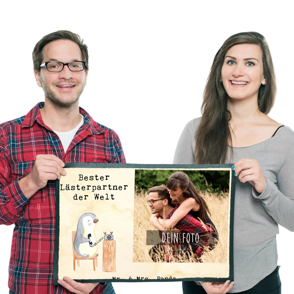 Personalisierte Foto Fußmatte Pinguin Bester Lästerpartner der Welt Personalisierte Foto Fußmatte, für, Dankeschön, Geschenk, Schenken, Geburtstag, Geburtstagsgeschenk, Geschenkidee, Danke, Bedanken, Mitbringsel, Freude machen, Geschenktipp, Lästerpartner, Lesterpartner, lestern, Lästerschwester, Lästern, beste Freundin, Freundin, Spaß, bff