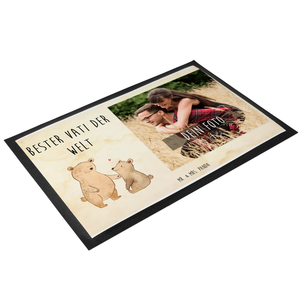 Personalisierte Foto Fußmatte Bär Bester Vati der Welt Personalisierte Foto Fußmatte, für, Dankeschön, Geschenk, Schenken, Geburtstag, Geburtstagsgeschenk, Geschenkidee, Danke, Bedanken, Mitbringsel, Freude machen, Geschenktipp, Vater, Papa, Dad, Daddy, Paps, Papi, Vati, Eltern, Geschenk Vater, Mann, Familie, Bester, Kleinigkeit