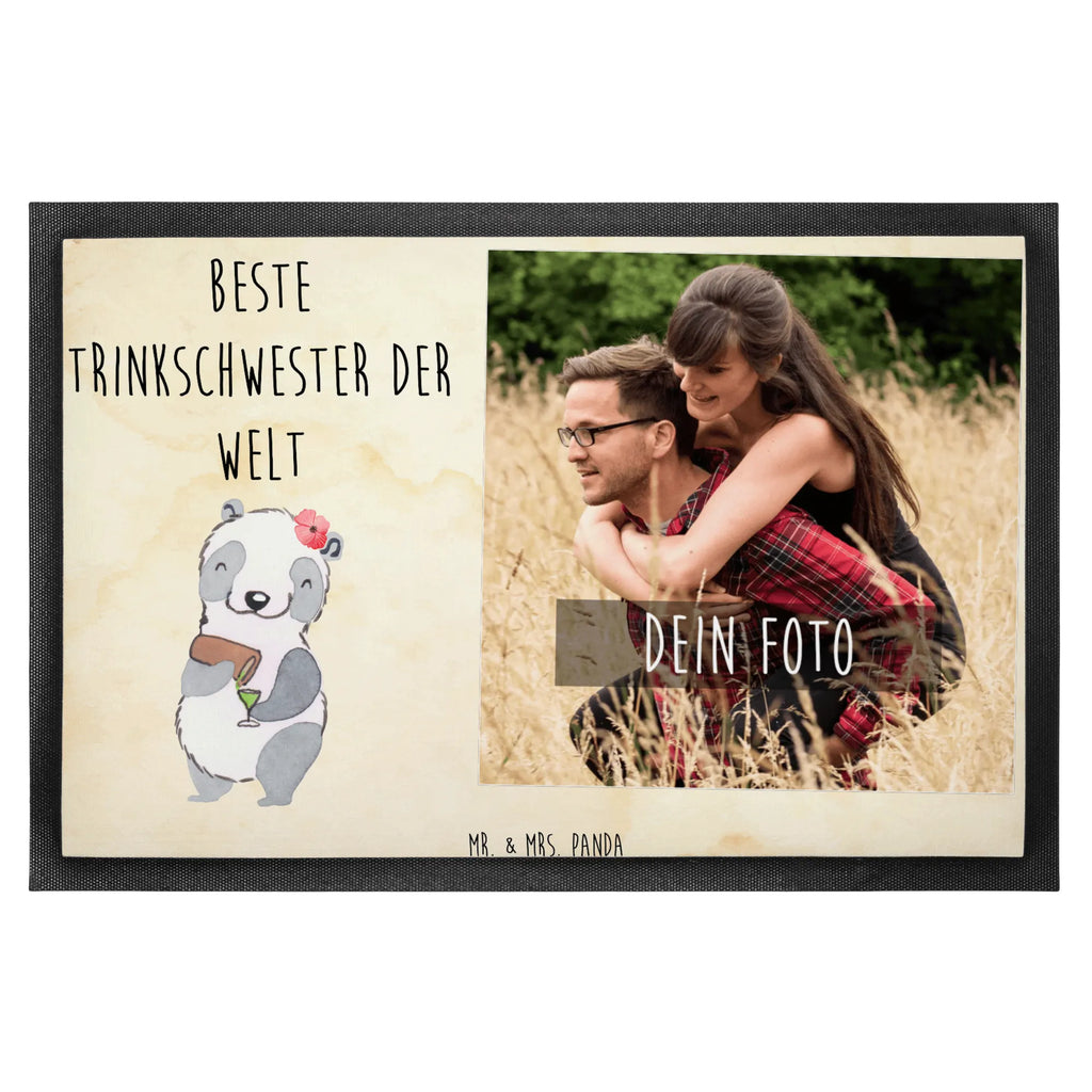 Personalisierte Foto Fußmatte Panda Beste Trinkschwester der Welt Personalisierte Foto Fußmatte, für, Dankeschön, Geschenk, Schenken, Geburtstag, Geburtstagsgeschenk, Geschenkidee, Danke, Bedanken, Mitbringsel, Freude machen, Geschenktipp, Trinkschwester, Saufschwester, Schwester, Sister, Freundin, Party, Bae, Trinken, Alkohol, Wochenende, Kleinigkeit, Sister from another Mister