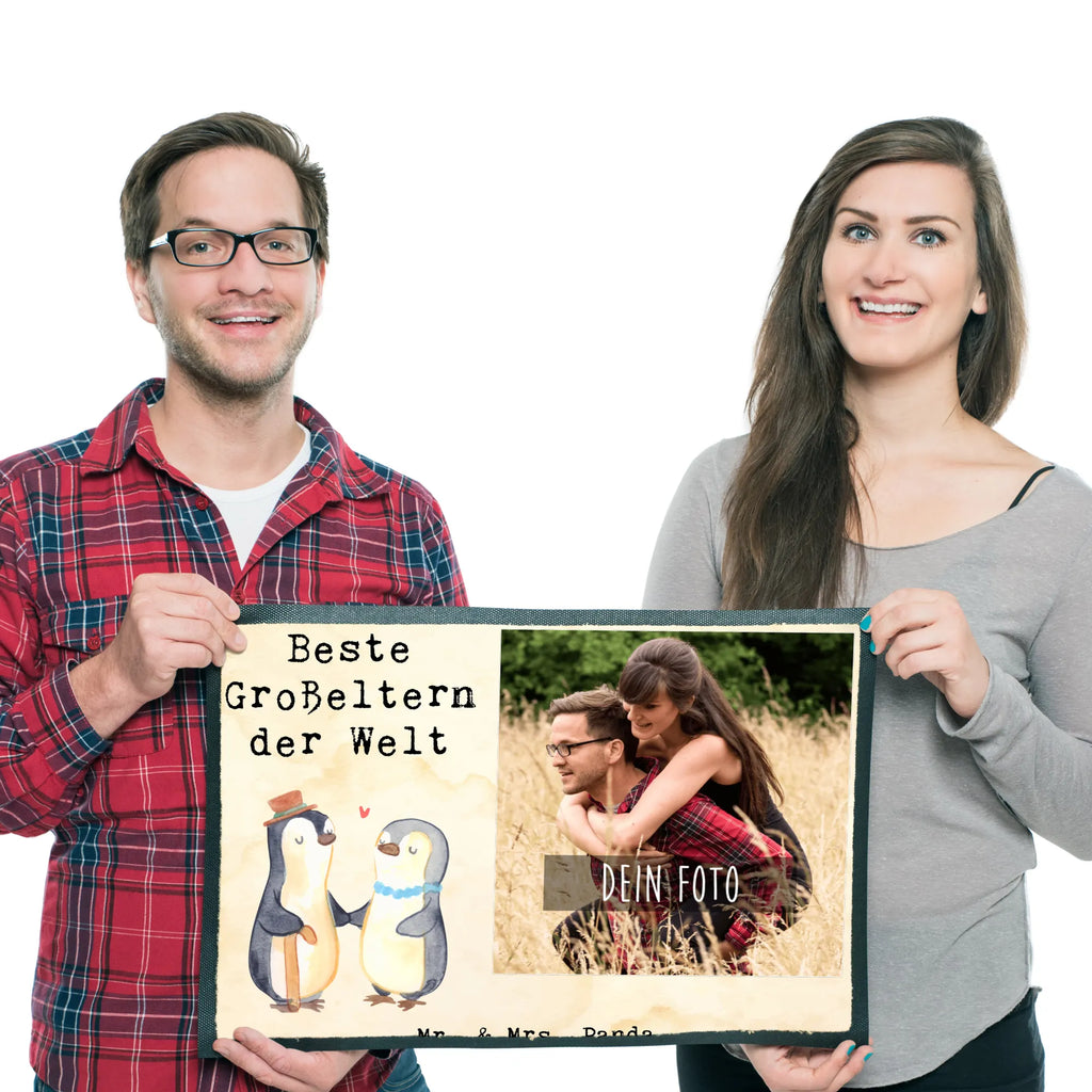 Personalisierte Foto Fußmatte Pinguin Beste Großeltern der Welt Personalisierte Foto Fußmatte, für, Dankeschön, Geschenk, Schenken, Geburtstag, Geburtstagsgeschenk, Geschenkidee, Danke, Bedanken, Mitbringsel, Freude machen, Geschenktipp, Großeltern, Grosseltern, Großmutter, Großvater, Opa, Omi, Oma, Opi. Großpapa, Großmama, Enkel, Enkelin, Enkelkind, Kleinigkeit, Omma, Ommi, Oppa, Oppi, Bester