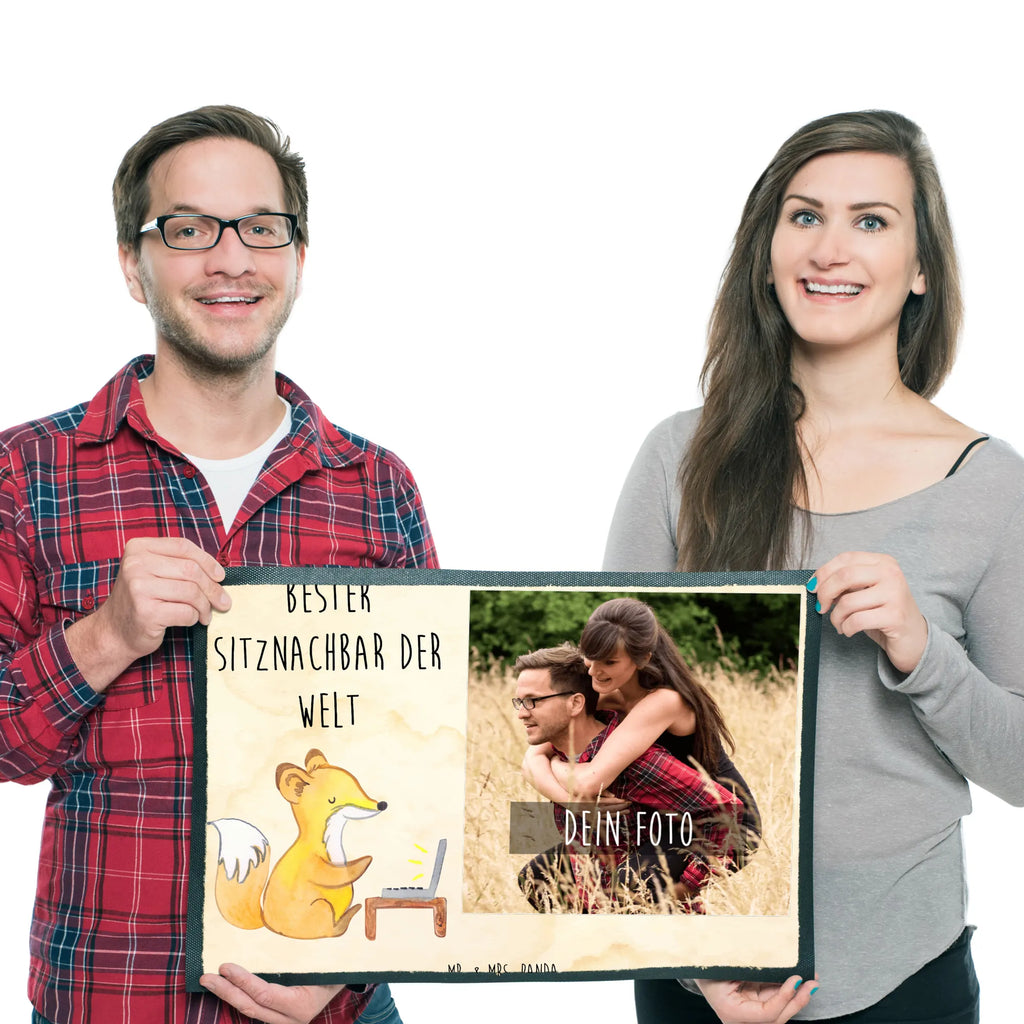 Personalisierte Foto Fußmatte Fuchs Bester Sitznachbar der Welt Personalisierte Foto Fußmatte, für, Dankeschön, Geschenk, Schenken, Geburtstag, Geburtstagsgeschenk, Geschenkidee, Danke, Bedanken, Mitbringsel, Freude machen, Geschenktipp, Sitznachbar, Stuhlnachbar, Nachbar, Uni, Universität, Seminar, Kommilitone, Tischnachbar, Schule, Mitschüler, Mitstudent, Hochschule