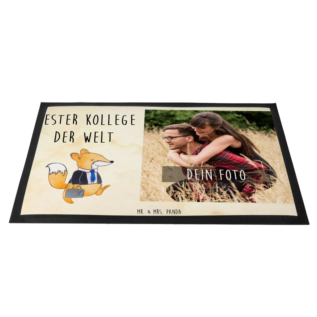 Personalisierte Foto Fußmatte Fuchs Bester Kollege der Welt Personalisierte Foto Fußmatte, für, Dankeschön, Geschenk, Schenken, Geburtstag, Geburtstagsgeschenk, Geschenkidee, Danke, Bedanken, Mitbringsel, Freude machen, Geschenktipp, Arbeitskollege, Kollege, Büro, Abschiedsgeschenk, Ruhestand, Arbeit, Mitarbeiter, Berufsgenosse, Beruf