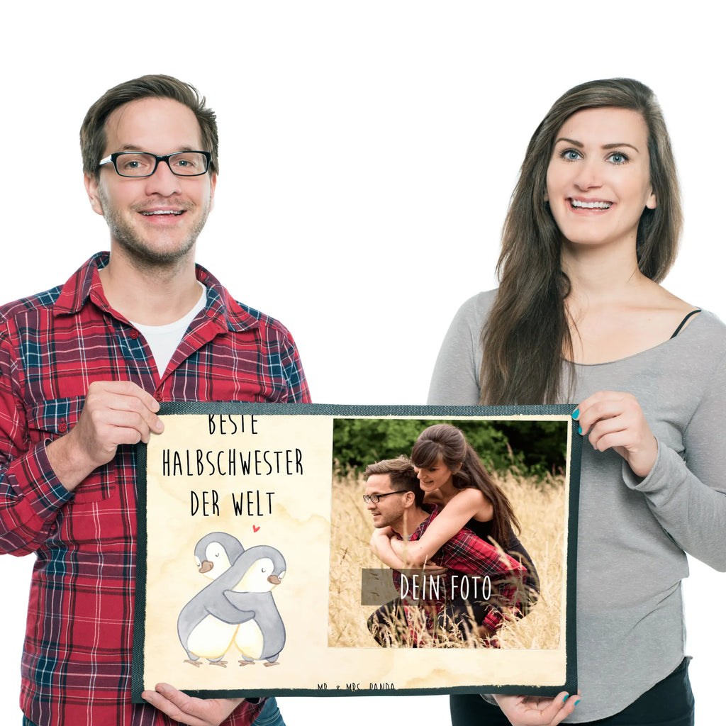 Personalisierte Foto Fußmatte Pinguin Beste Halbschwester der Welt Personalisierte Foto Fußmatte, für, Dankeschön, Geschenk, Schenken, Geburtstag, Geburtstagsgeschenk, Geschenkidee, Danke, Bedanken, Mitbringsel, Freude machen, Geschenktipp, Halbschwester, Stiefschwester, Stiefgeschwister, Schwestern, Schwester, Geschwister, Schwesterherz, Sister, Familie, Kleinigkeit, Beste, Tochter, Liebe, Kinder