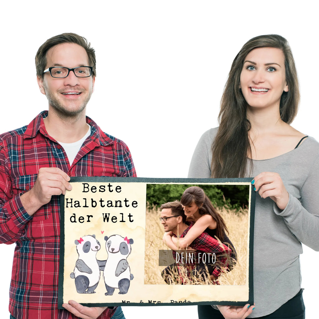 Personalisierte Foto Fußmatte Panda Beste Halbtante der Welt Personalisierte Foto Fußmatte, für, Dankeschön, Geschenk, Schenken, Geburtstag, Geburtstagsgeschenk, Geschenkidee, Danke, Bedanken, Mitbringsel, Freude machen, Geschenktipp, Halbtante, Tante, beste Tante, Stieftante, Stief, Stiefgeschwister, Familie, Kleinigkeit