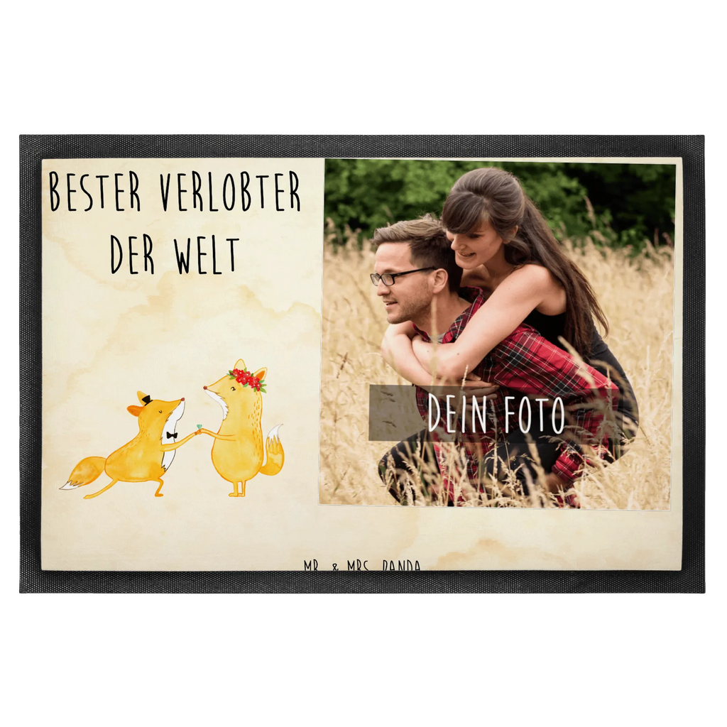 Personalisierte Foto Fußmatte Fuchs Bester Verlobter der Welt Personalisierte Foto Fußmatte, für, Dankeschön, Geschenk, Schenken, Geburtstag, Geburtstagsgeschenk, Geschenkidee, Danke, Bedanken, Mitbringsel, Freude machen, Geschenktipp, Verlobter, Verloben, Verlobung, Traummann, Mann, Freund, Ehemann, Zukünftiger, Hochzeit, Ehe