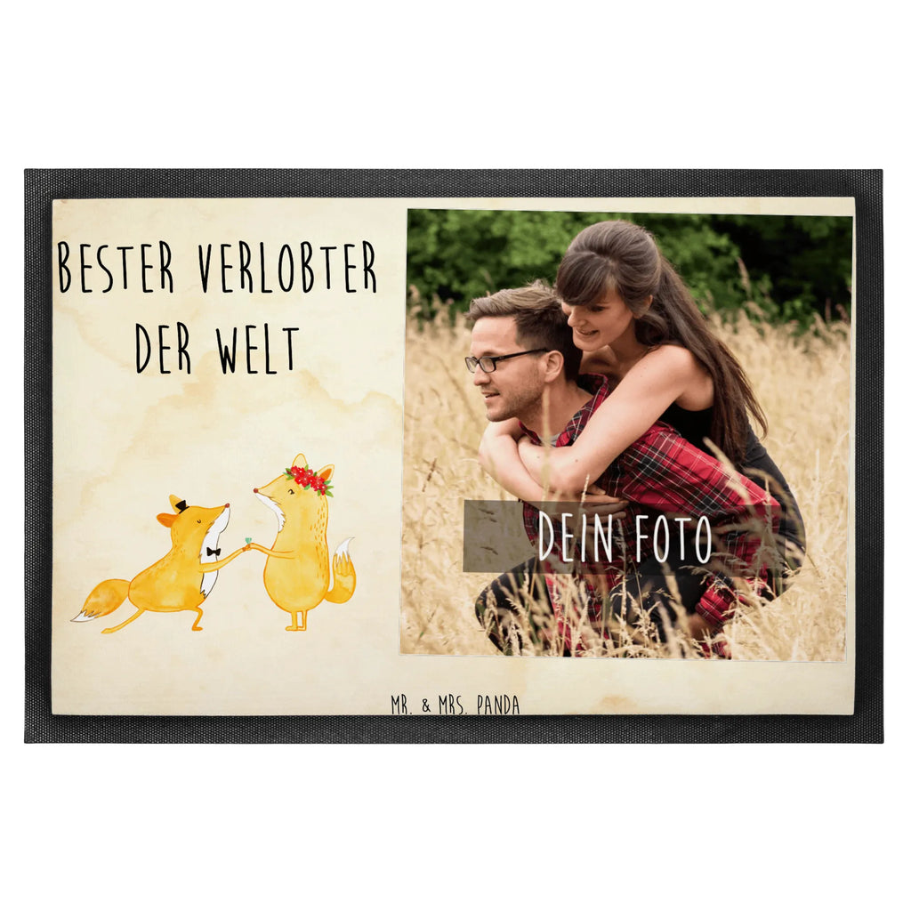 Personalisierte Foto Fußmatte Fuchs Bester Verlobter der Welt Personalisierte Foto Fußmatte, für, Dankeschön, Geschenk, Schenken, Geburtstag, Geburtstagsgeschenk, Geschenkidee, Danke, Bedanken, Mitbringsel, Freude machen, Geschenktipp, Verlobter, Verloben, Verlobung, Traummann, Mann, Freund, Ehemann, Zukünftiger, Hochzeit, Ehe