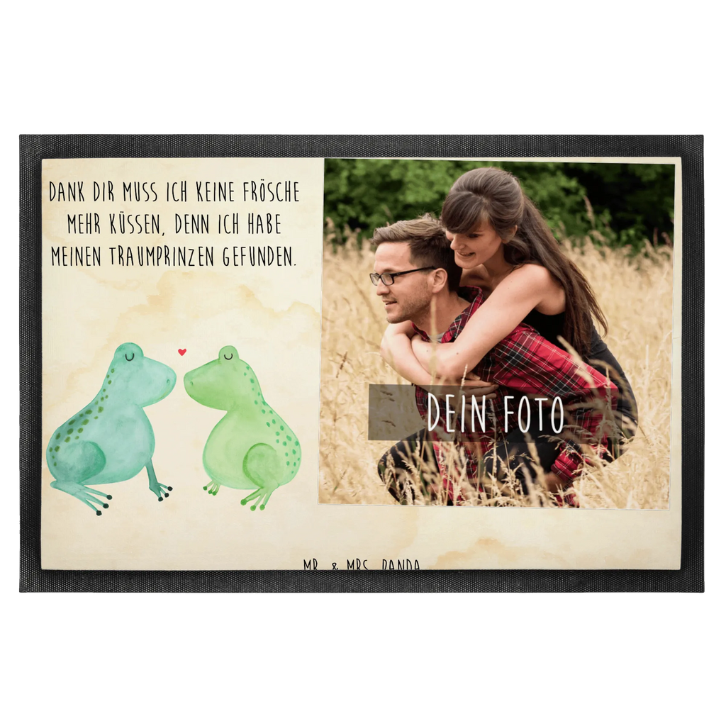 Personalisierte Foto Fußmatte Frosch Liebe Personalisierte Foto Fußmatte, Liebe, Partner, Freund, Freundin, Ehemann, Ehefrau, Heiraten, Verlobung, Heiratsantrag, Liebesgeschenk, Jahrestag, Hocheitstag, Verliebt, Verlobt, Verheiratet, Geschenk Freundin, Geschenk Freund, Liebesbeweis, Hochzeitstag, Geschenk Hochzeit, Frosch, Frösche, Froschkönig, Fröschchen