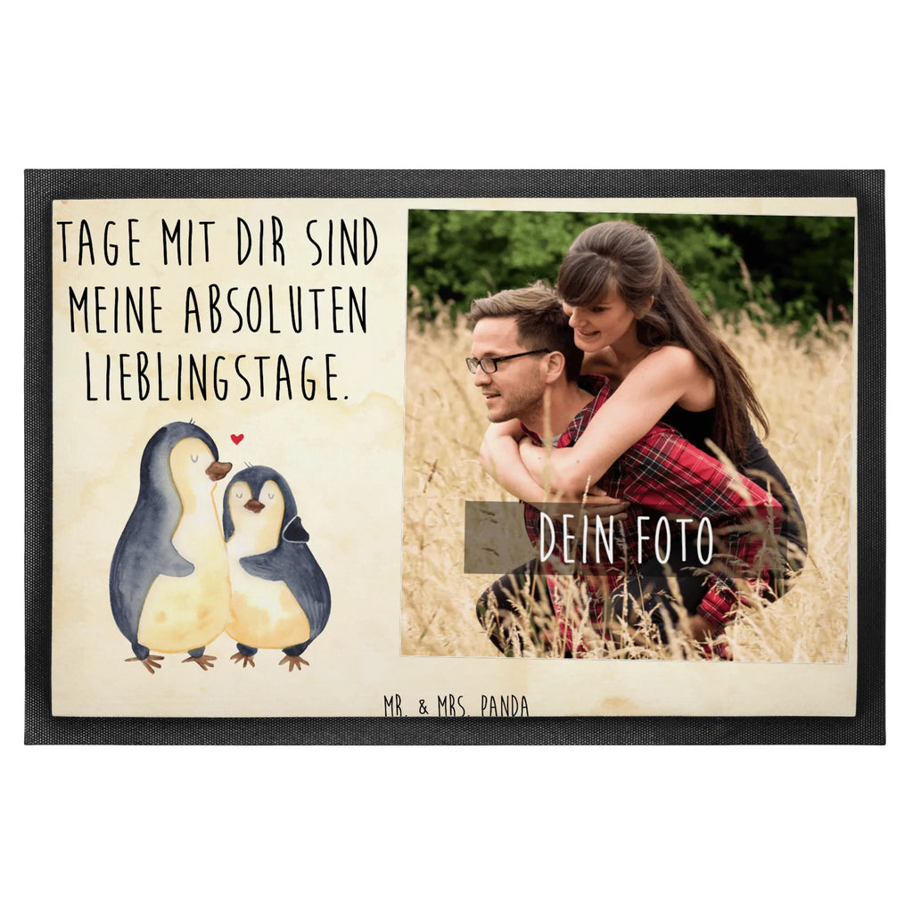 Personalisierte Foto Fußmatte Pinguin umarmen Personalisierte Foto Fußmatte, Pinguin, Liebe, Liebespaar, Liebesbeweis, Liebesgeschenk, Verlobung, Jahrestag, Hochzeitstag, Hochzeit, Hochzeitsgeschenk