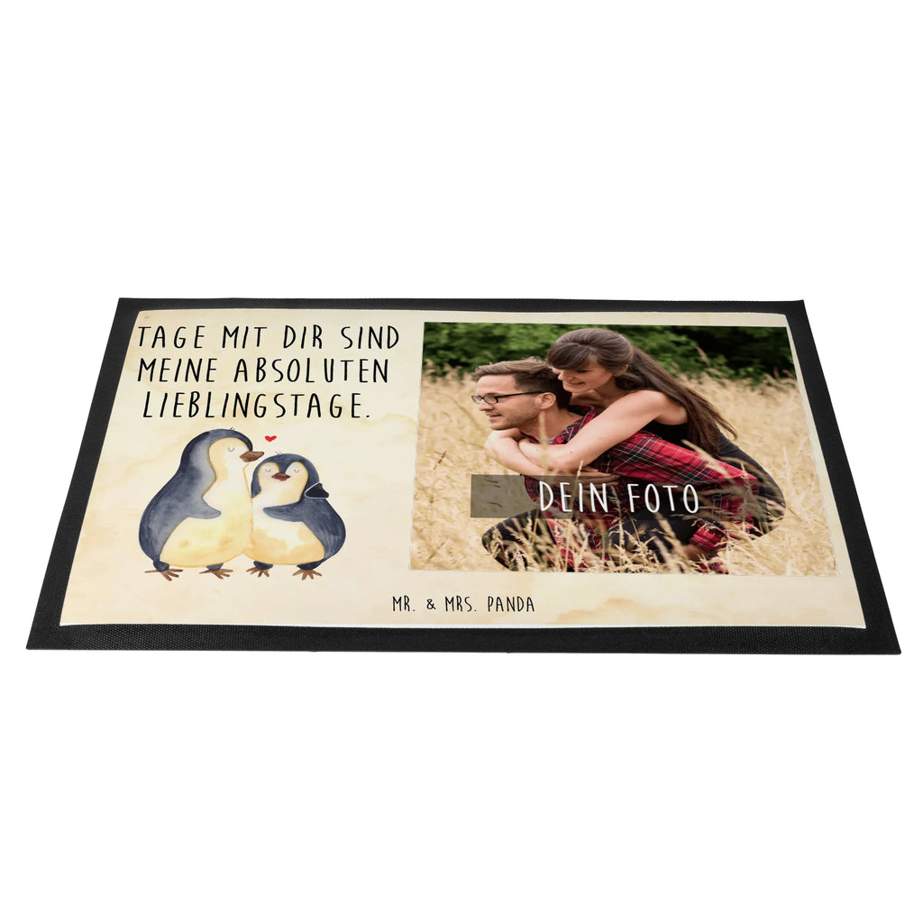 Personalisierte Foto Fußmatte Pinguin umarmen Personalisierte Foto Fußmatte, Pinguin, Liebe, Liebespaar, Liebesbeweis, Liebesgeschenk, Verlobung, Jahrestag, Hochzeitstag, Hochzeit, Hochzeitsgeschenk