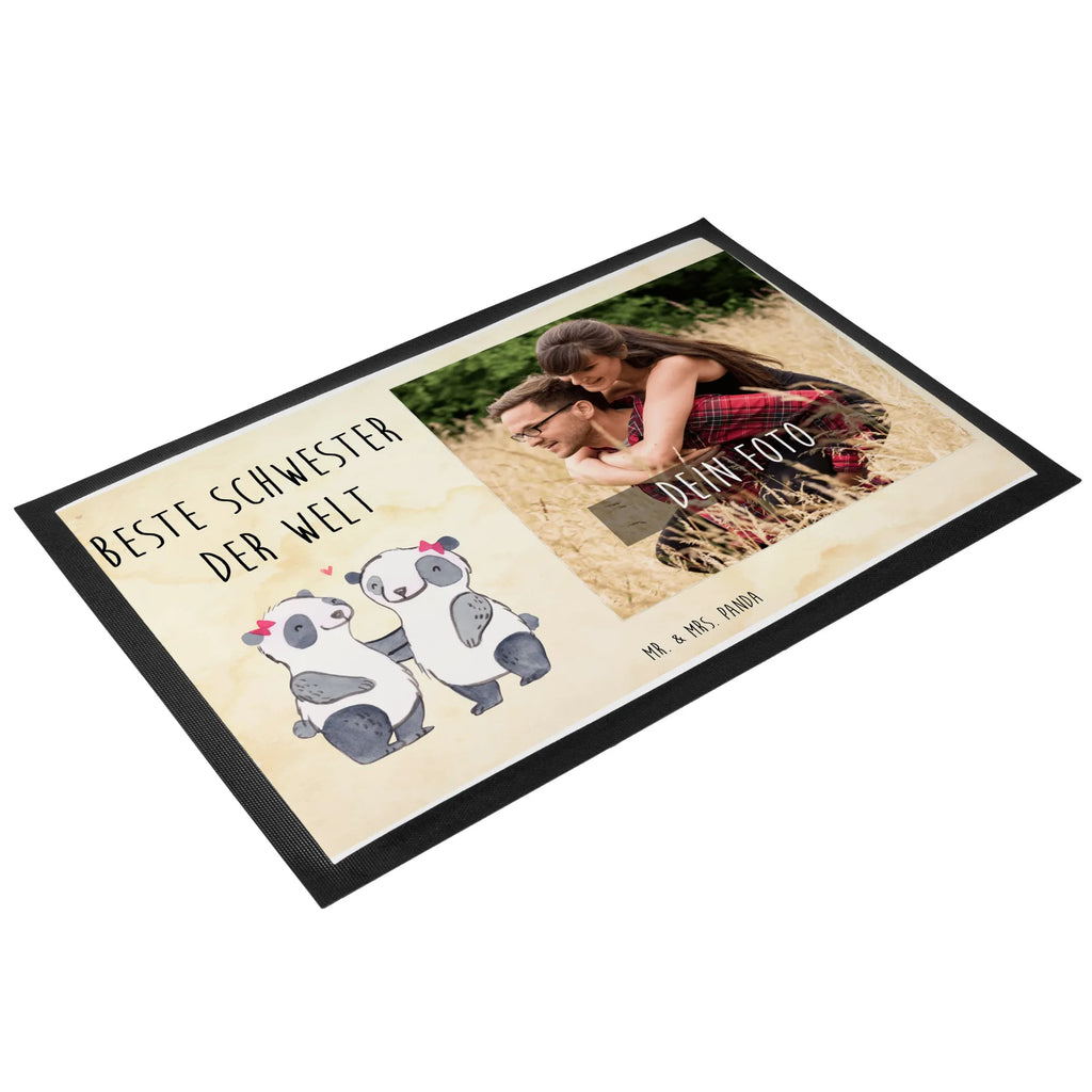 Personalisierte Foto Fußmatte Panda Beste Schwester der Welt Personalisierte Foto Fußmatte, für, Dankeschön, Geschenk, Schenken, Geburtstag, Geburtstagsgeschenk, Geschenkidee, Danke, Bedanken, Mitbringsel, Freude machen, Geschenktipp, Schwestern, Schwester, Geschwister, Schwesterherz, Sister, Familie, Kleinigkeit, Beste, Tochter, Liebe, Kinder