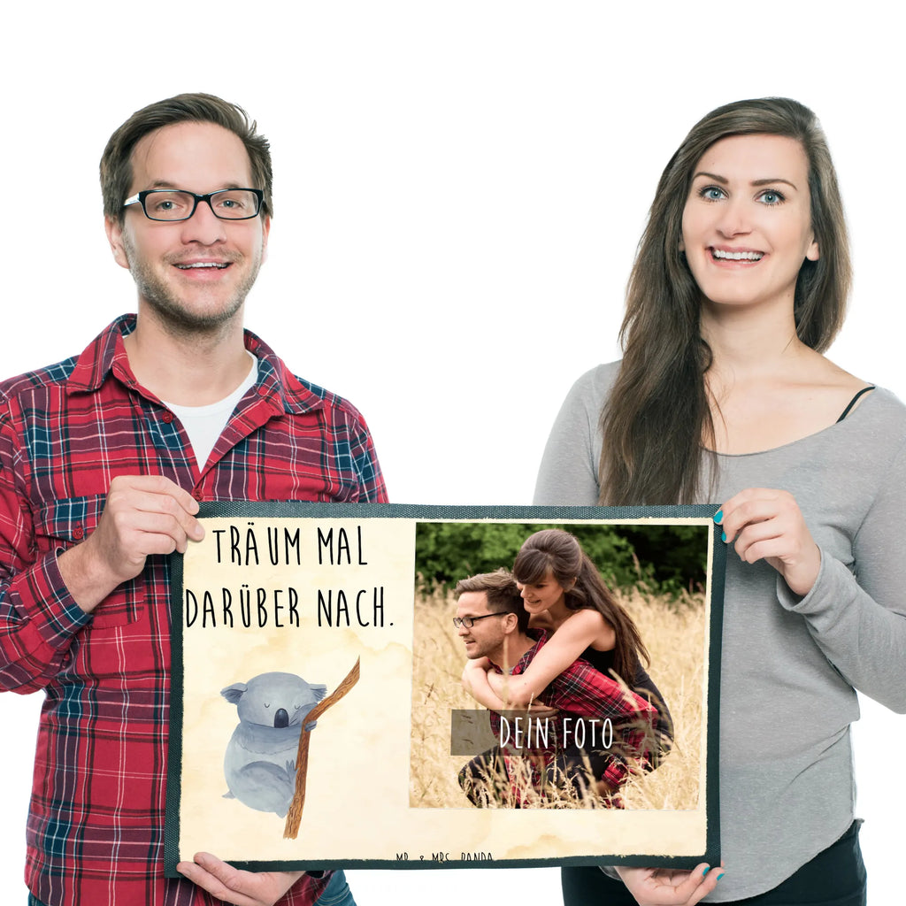 Personalisierte Foto Fußmatte Koalabär Personalisierte Foto Fußmatte, Tiermotive, Gute Laune, lustige Sprüche, Tiere, Koala, träumen, Traum, schlafen, Schlafzimmer, Traumland, Bär, Koalabär