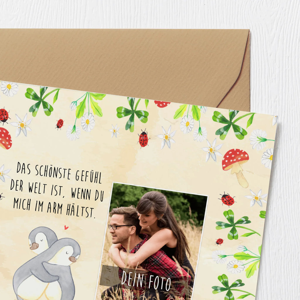 Personalisierte Foto Deluxe Karte Pinguine Kuscheln Personalisierte Foto Grußkarte, Liebe, Partner, Freund, Freundin, Ehemann, Ehefrau, Heiraten, Verlobung, Heiratsantrag, Liebesgeschenk, Jahrestag, Hocheitstag, Valentinstag, Geschenk für Frauen, Hochzeitstag, Mitbringsel, Geschenk für Freundin, Geschenk für Partner, Liebesbeweis, für Männer, für Ehemann