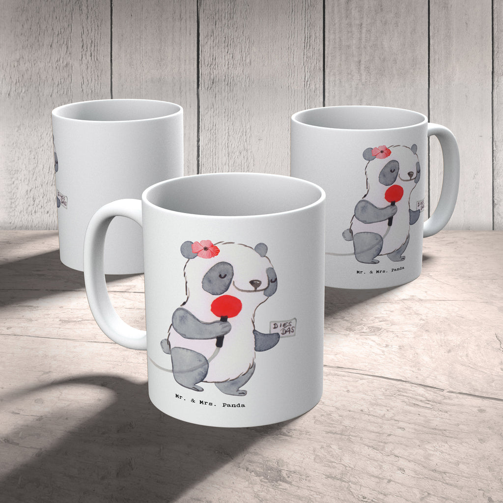 Tasse Sportjournalistin mit Herz Tasse, Kaffeetasse, Teetasse, Becher, Kaffeebecher, Teebecher, Keramiktasse, Porzellantasse, Büro Tasse, Geschenk Tasse, Tasse Sprüche, Tasse Motive, Kaffeetassen, Tasse bedrucken, Designer Tasse, Cappuccino Tassen, Schöne Teetassen, Beruf, Ausbildung, Jubiläum, Abschied, Rente, Kollege, Kollegin, Geschenk, Schenken, Arbeitskollege, Mitarbeiter, Firma, Danke, Dankeschön, Sportjournalistin, Journalistin, Reporterin, Redakteurin, Pressebüro, Studium