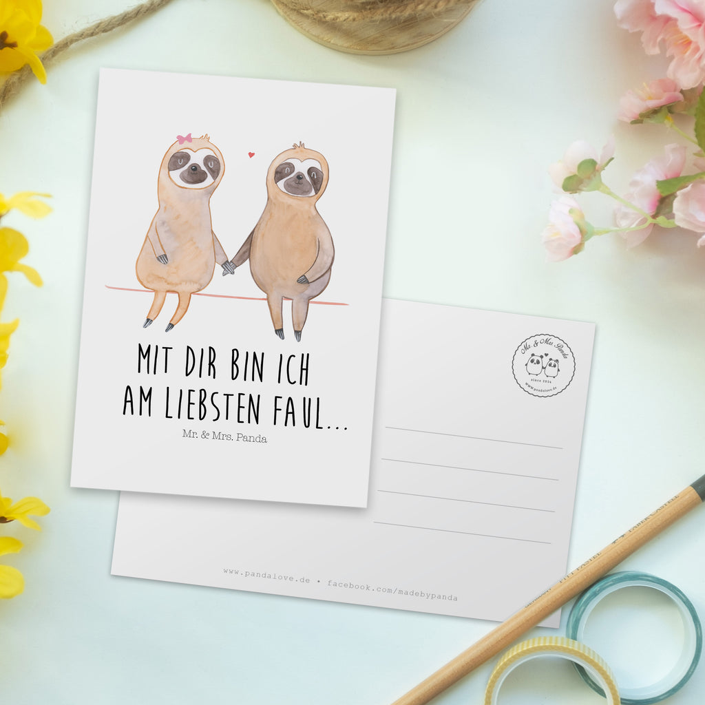 Postkarte Faultier Pärchen Postkarte, Karte, Geschenkkarte, Grußkarte, Einladung, Ansichtskarte, Geburtstagskarte, Einladungskarte, Dankeskarte, Ansichtskarten, Einladung Geburtstag, Einladungskarten Geburtstag, Faultier, Faultier Geschenk, Faultier Deko, Faultiere, faul, Lieblingstier, Liebe, Liebespaar, Faultierliebe, Faultierpärchen, verliebt, verlobt, gemeinsam, relaxen, Pärchen, Beziehung, Langsamkeit