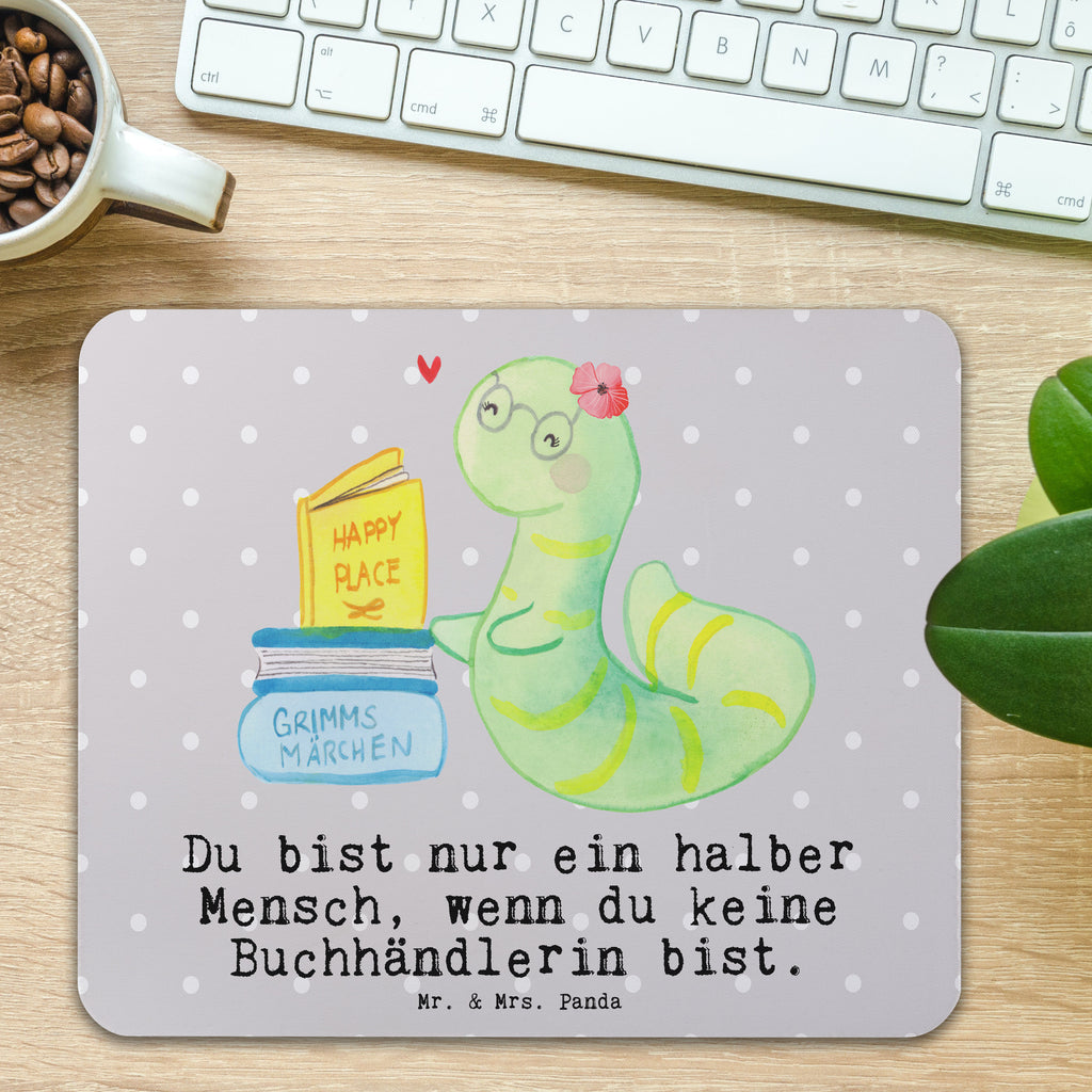 Mauspad Buchhändlerin mit Herz Mousepad, Computer zubehör, Büroausstattung, PC Zubehör, Arbeitszimmer, Mauspad, Einzigartiges Mauspad, Designer Mauspad, Mausunterlage, Mauspad Büro, Beruf, Ausbildung, Jubiläum, Abschied, Rente, Kollege, Kollegin, Geschenk, Schenken, Arbeitskollege, Mitarbeiter, Firma, Danke, Dankeschön, Buchhändlerin, Buchhandlung, Buchverkäuferin, Bibliothekarin, Bücherwurm