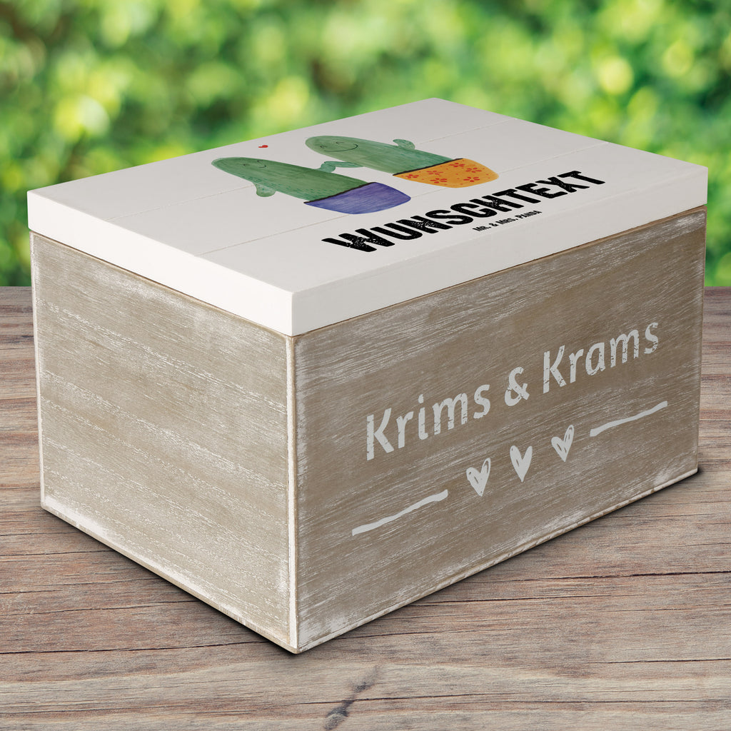 Personalisierte Holzkiste Kaktus Liebe Holzkiste mit Namen, Kiste mit Namen, Schatzkiste mit Namen, Truhe mit Namen, Schatulle mit Namen, Erinnerungsbox mit Namen, Erinnerungskiste, mit Namen, Dekokiste mit Namen, Aufbewahrungsbox mit Namen, Holzkiste Personalisiert, Kiste Personalisiert, Schatzkiste Personalisiert, Truhe Personalisiert, Schatulle Personalisiert, Erinnerungsbox Personalisiert, Erinnerungskiste Personalisiert, Dekokiste Personalisiert, Aufbewahrungsbox Personalisiert, Geschenkbox personalisiert, GEschenkdose personalisiert, Kaktus, Kakteen, Liebe, Liebesbeweis, Liebesbotschaft, Liebesnachricht, Love, Kaktusliebe, Paar, Pärchen, Trennung, Streit, Versöhnung, Freundschaft, Verlobung, Hochzeit