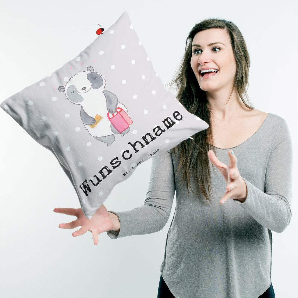 Personalisiertes Kissen Panda Beste Shoppingbegleitung der Welt Kissen, personalisiert, Name, Wunschname, bedrucken, Kopfkissen, für, Dankeschön, Geschenk, Schenken, Geburtstag, Geburtstagsgeschenk, Geschenkidee, Danke, Bedanken, Mitbringsel, Freude machen, Geschenktipp, Shoppingbegleitung, Shoppingpartner, Begleitung, Shoppen, Partner, Freundin, Freund, bff, Shopping, Einkaufen, Shopping-Queen, Queen, Bester