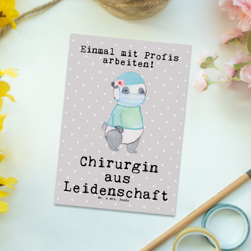 Postkarte Chirurgin aus Leidenschaft Postkarte, Karte, Geschenkkarte, Grußkarte, Einladung, Ansichtskarte, Geburtstagskarte, Einladungskarte, Dankeskarte, Ansichtskarten, Einladung Geburtstag, Einladungskarten Geburtstag, Beruf, Ausbildung, Jubiläum, Abschied, Rente, Kollege, Kollegin, Geschenk, Schenken, Arbeitskollege, Mitarbeiter, Firma, Danke, Dankeschön, Chirurgin, Unfallchirurgini, Notfallchirurgin, Krankenhaus, Ärztin, Medizinerin