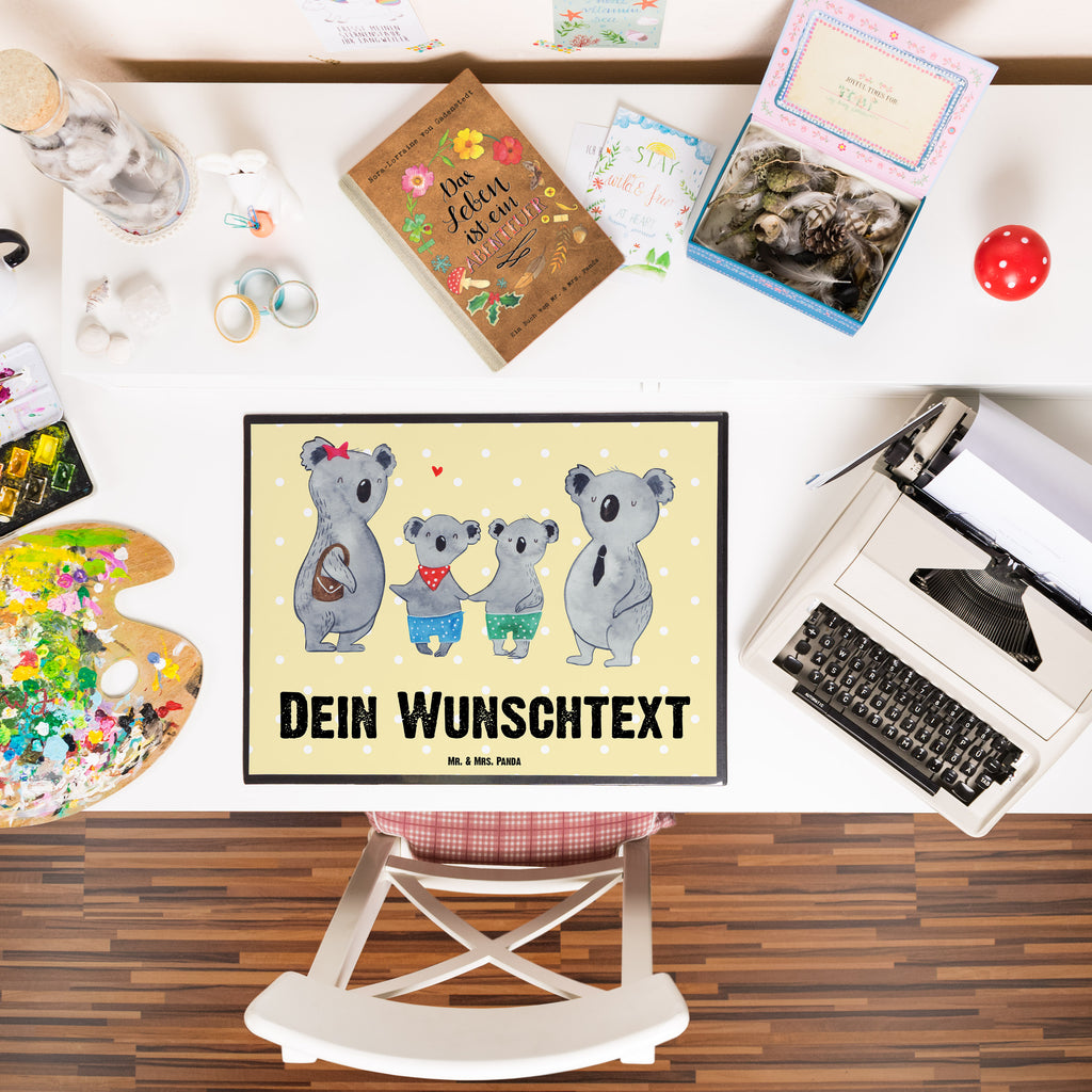 Personalisierte Schreibtischunterlage Koala Familie zwei Personalisierte Schreibunterlage, Personalisierte Schreibtischauflage, Personalisierte Schreibtisch Unterlagen, Schreibunterlage mit Namen, Schreibtischauflage mit Namen, Schreibtisch Unterlagen mit Namen, Selbst gestalten, Namensaufdruck, Namenspersonalisierung, Familie, Vatertag, Muttertag, Bruder, Schwester, Mama, Papa, Oma, Opa, Koala, Koalabär, beste Familie, Familienzeit, Familienleben, Koalafamilie, Lieblingsfamilie