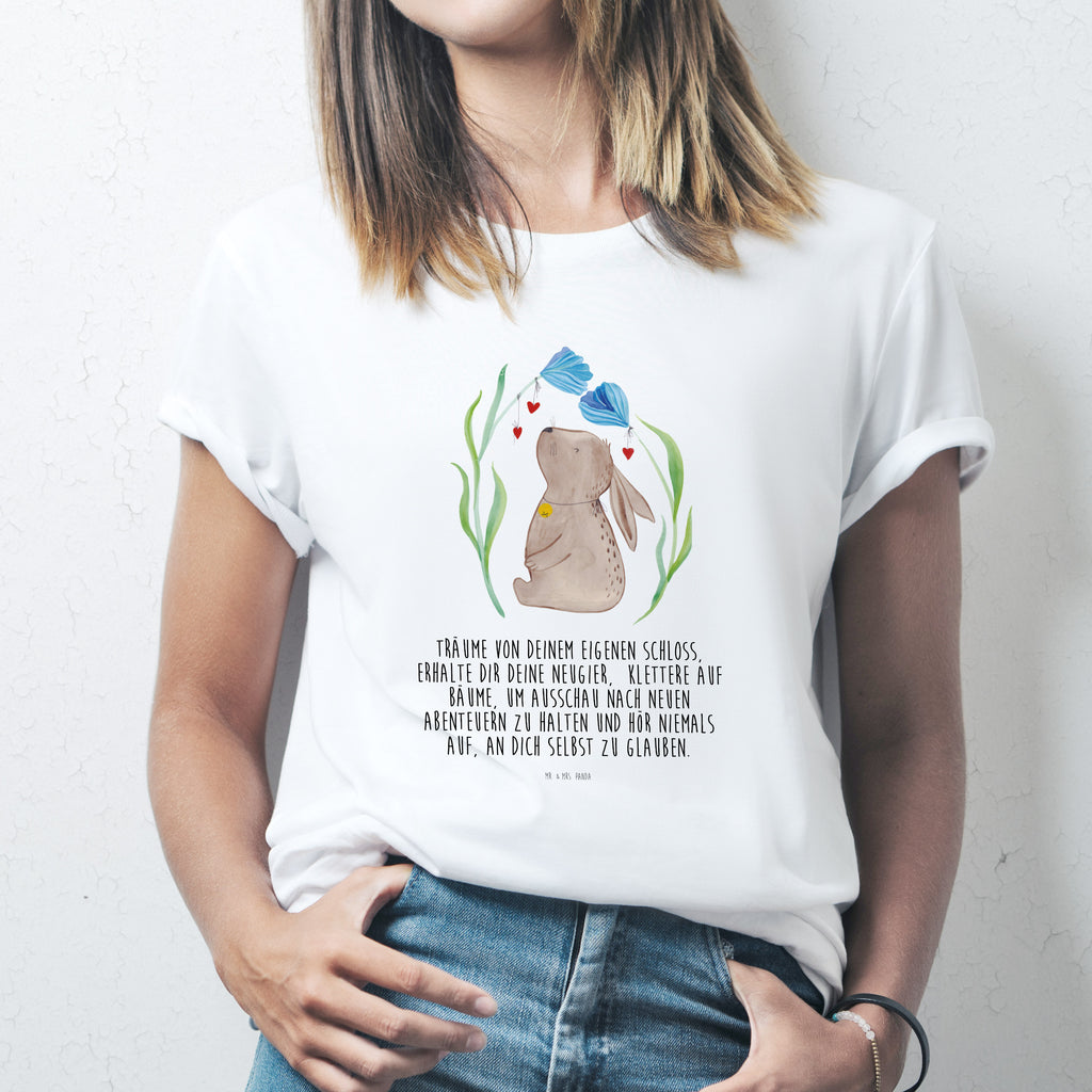 T-Shirt Standard Hase Blume T-Shirt, Shirt, Tshirt, Lustiges T-Shirt, T-Shirt mit Spruch, Party, Junggesellenabschied, Jubiläum, Geburstag, Herrn, Damen, Männer, Frauen, Schlafshirt, Nachthemd, Sprüche, Ostern, Osterhase, Ostergeschenke, Osternest, Osterdeko, Geschenke zu Ostern, Ostern Geschenk, Ostergeschenke Kinder, Ostern Kinder, Hase, Kaninchen, Kind, Taufe, Taufgeschenk, Geburt, Schwangerschaft, erstes Kind, Kindergeburtstag, Geburtstag, Hoffnung, Träume